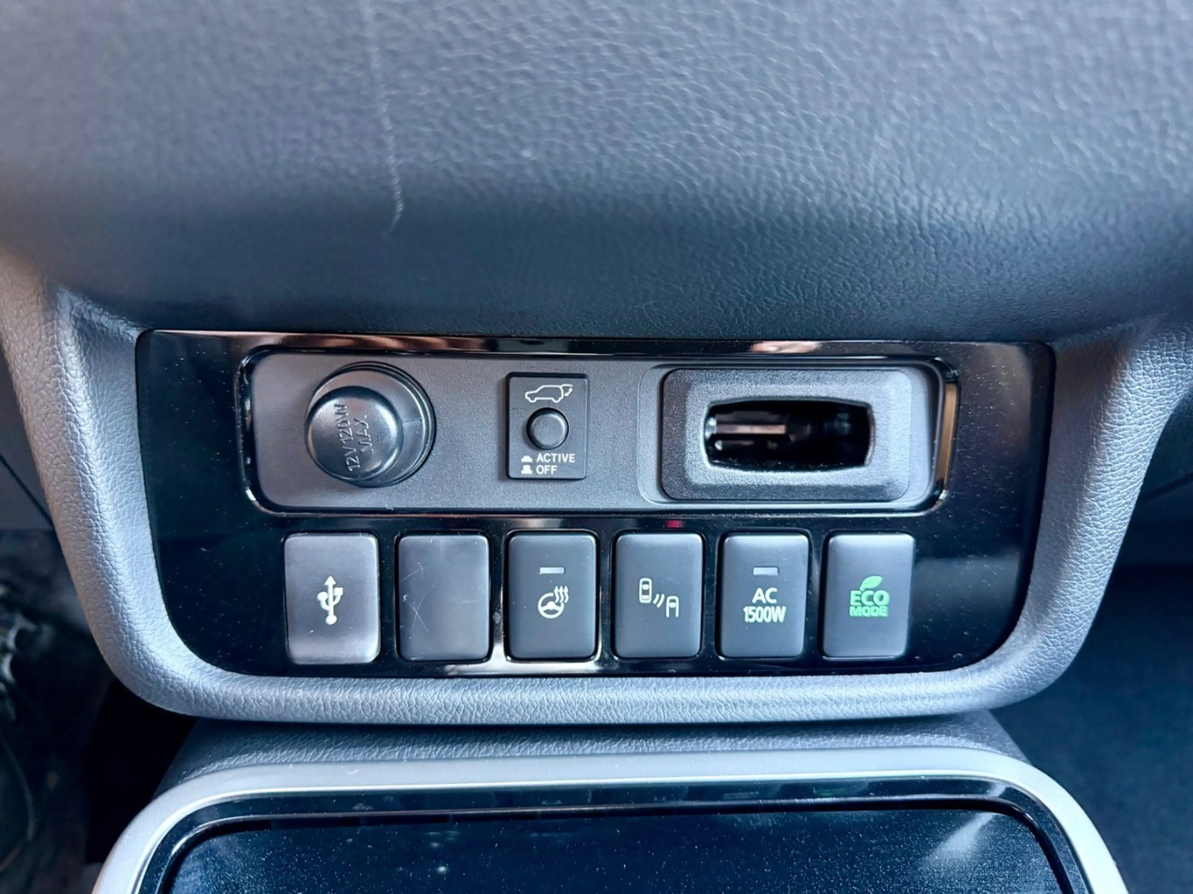 Mitsubishi Outlander PHEV Plus 4WD — photo 15