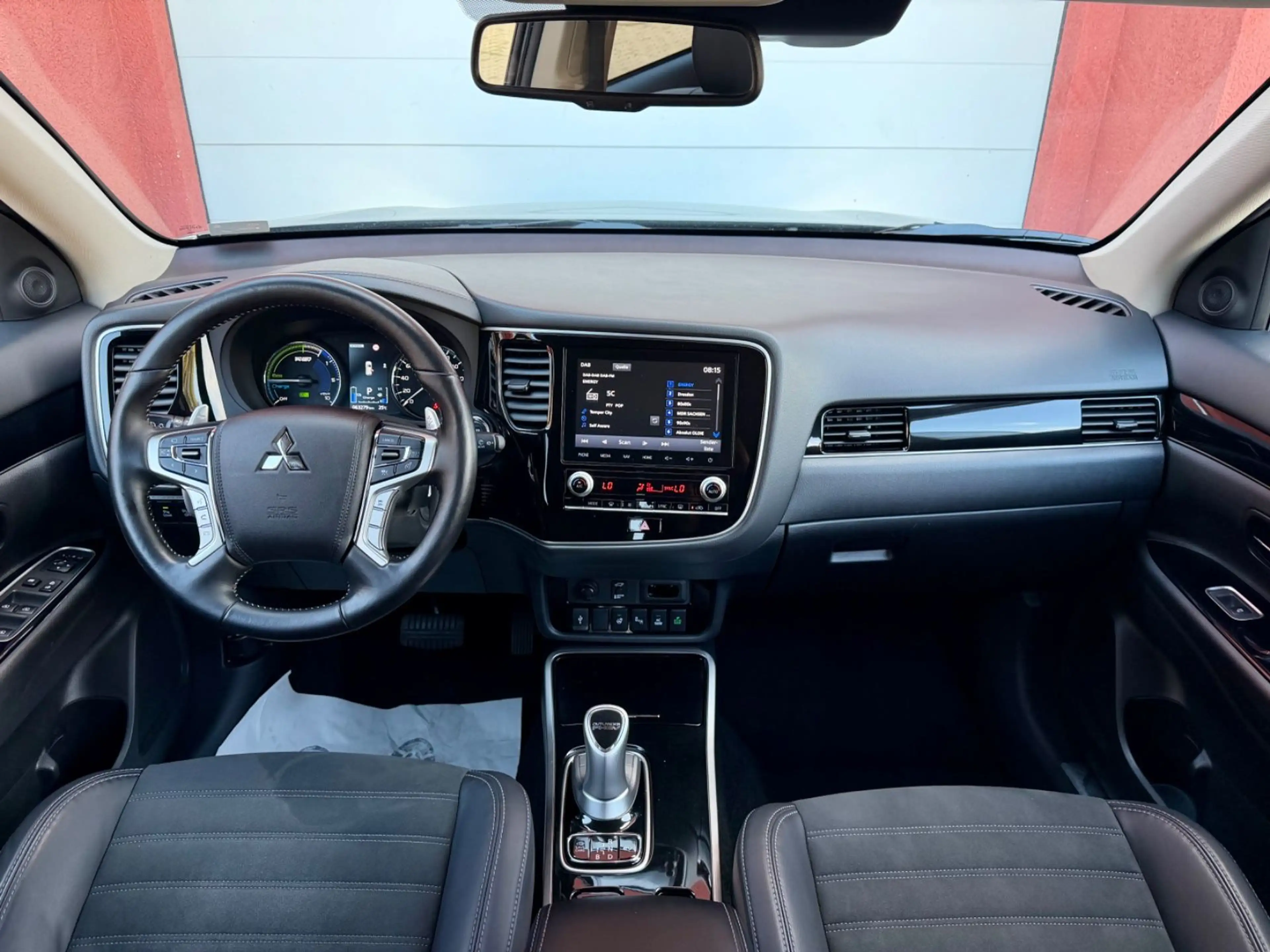 Mitsubishi Outlander PHEV Plus 4WD — photo 12