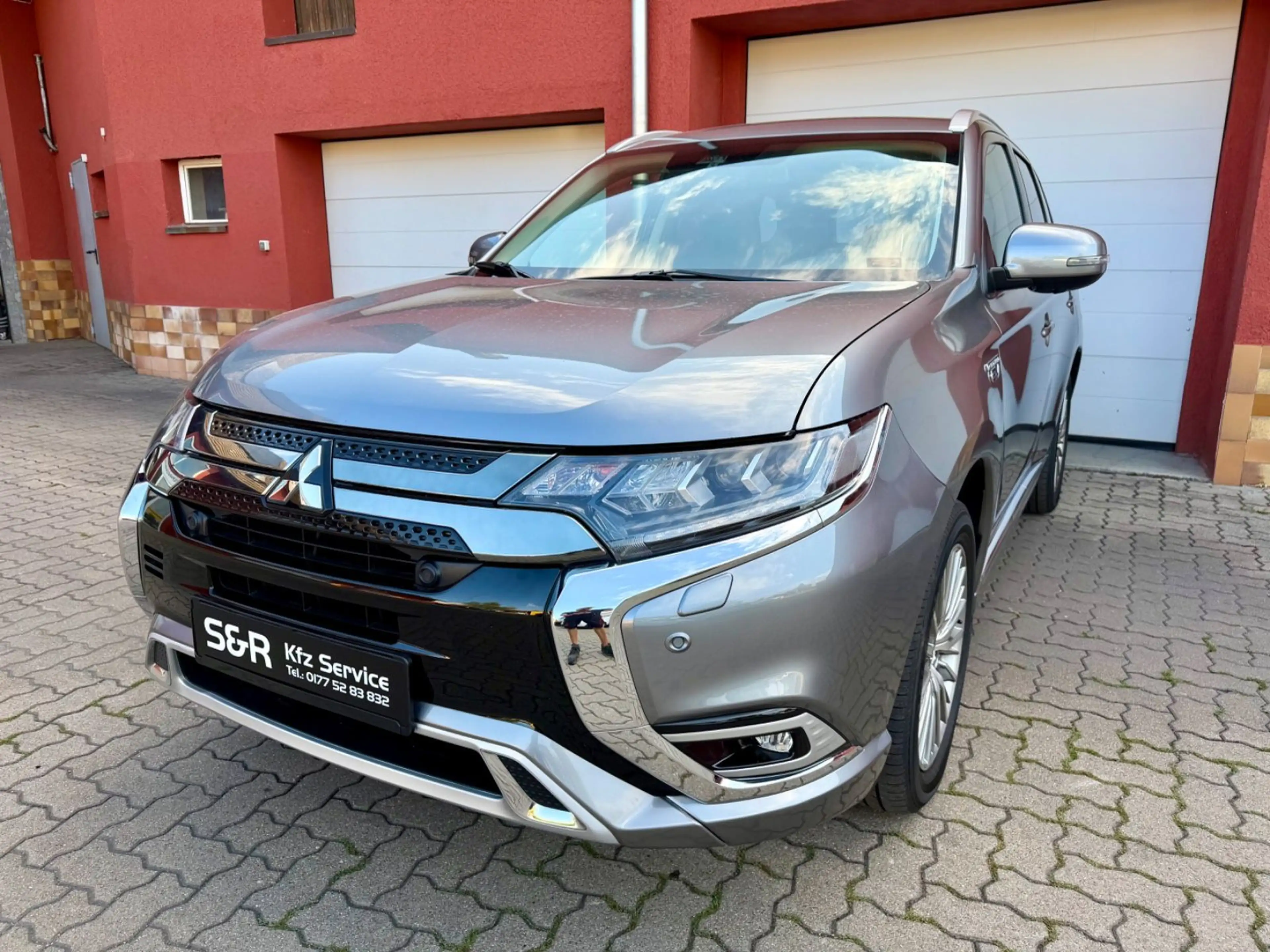 Mitsubishi Outlander PHEV Plus 4WD — photo 3