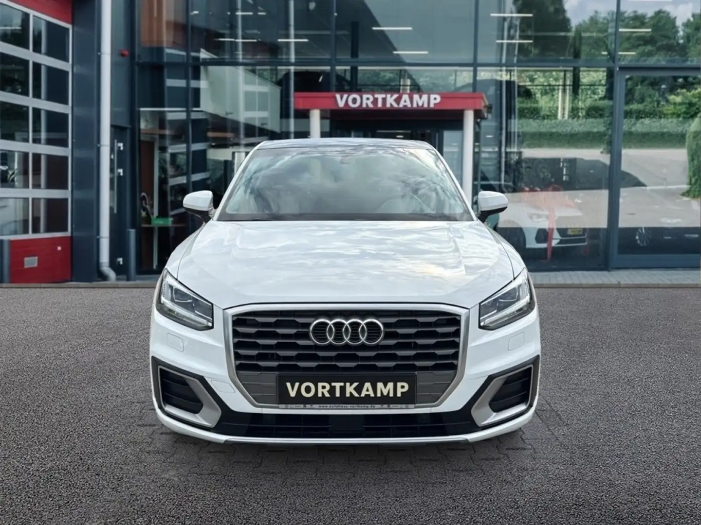 Audi Q2 1.5 TSI SPORT PANO-DAK/TREKHAAK/NAVI/PDC/CRUISE/ST Wit - 2