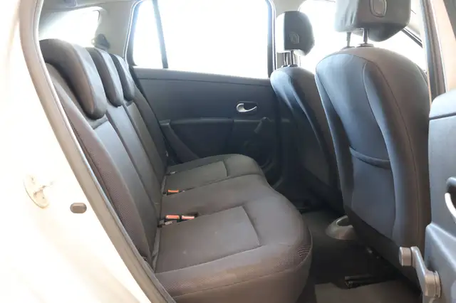 Renault Clio view 12