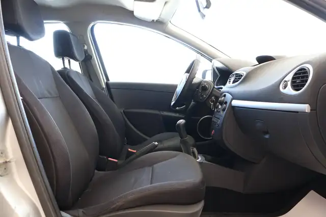 Renault Clio view 11