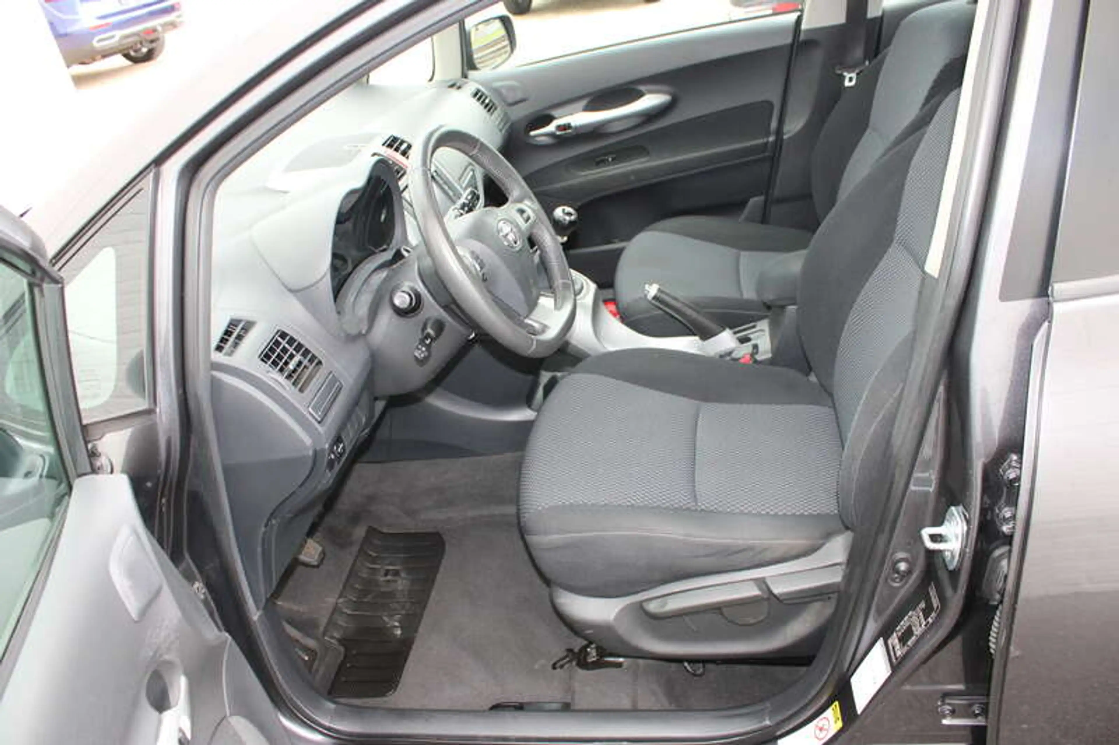 Toyota Auris 1.4 D-4D ECO Executive DPF — photo 7