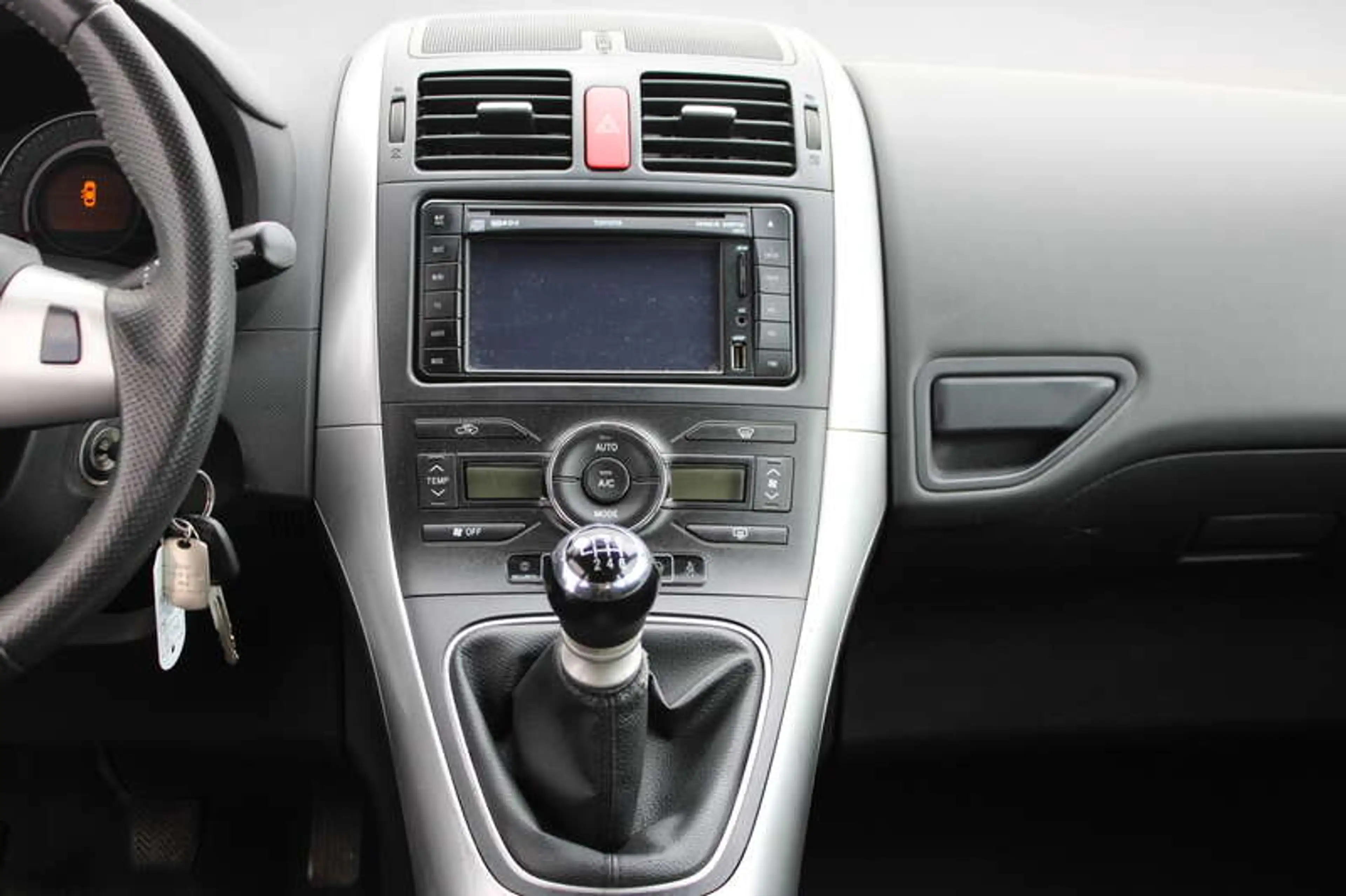 Toyota Auris 1.4 D-4D ECO Executive DPF — photo 5