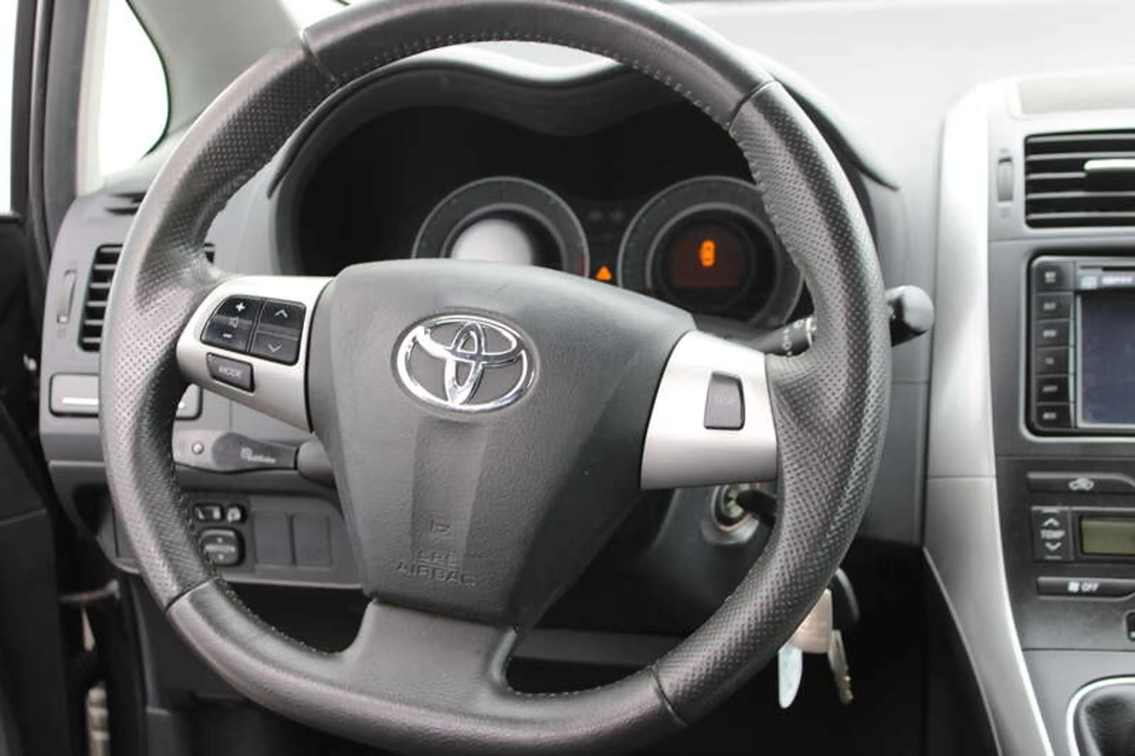 Toyota Auris 1.4 D-4D ECO Executive DPF — photo 4