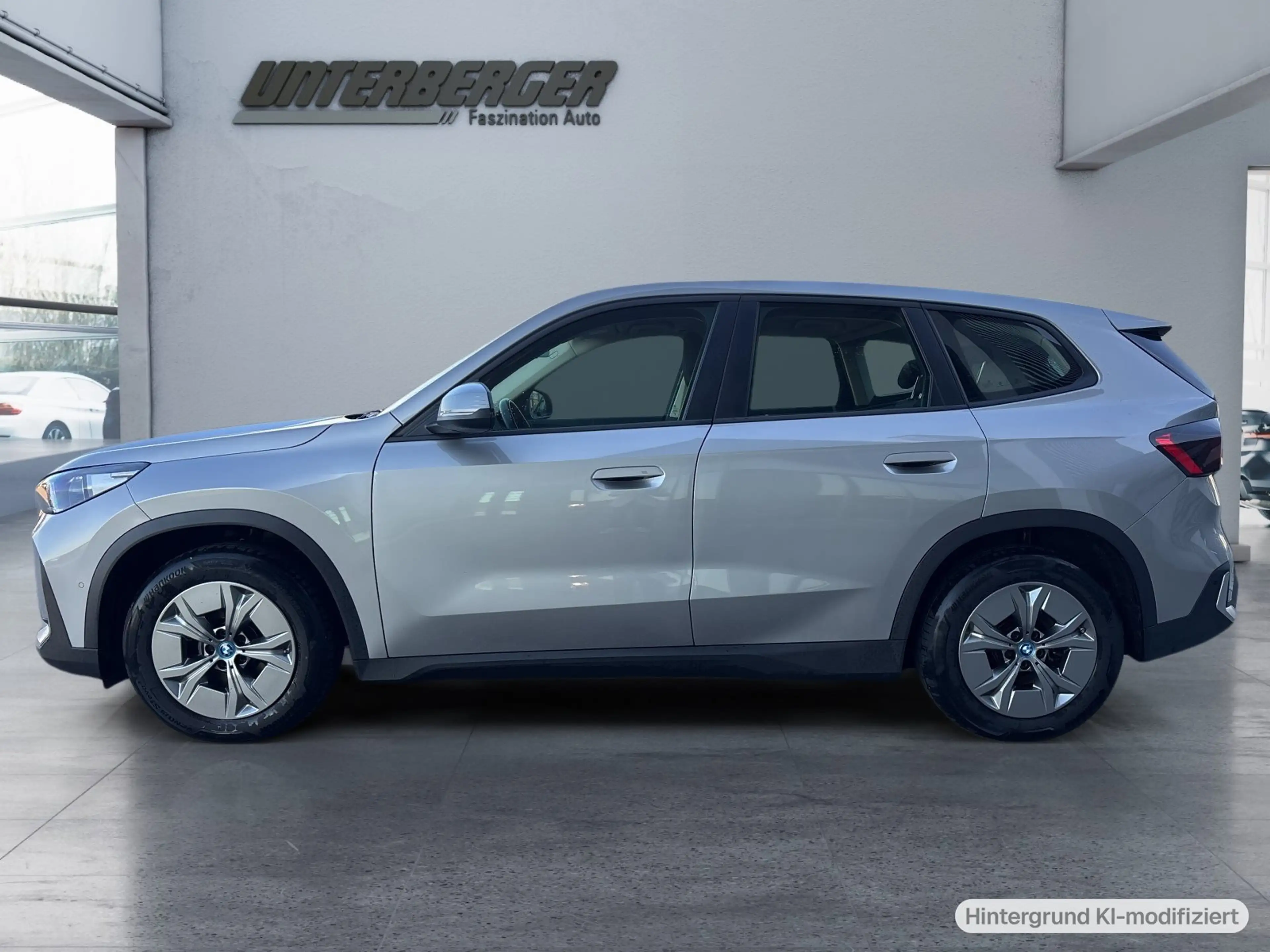BMW iX1 xDrive30 SHZ LED — photo 3