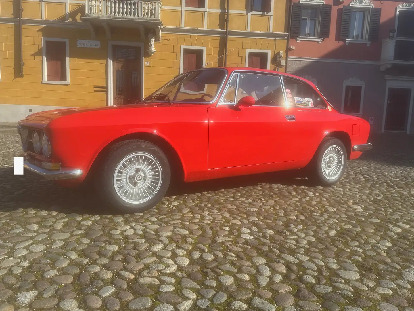 Alfa Romeo ALFA ROMEO GT 1750 VELOCE Червоний - 1