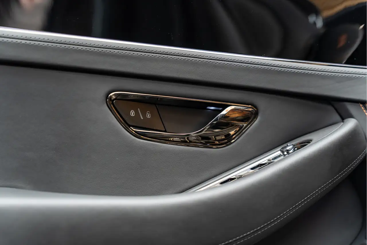 Bentley Continental GTC 2025 — фото 33