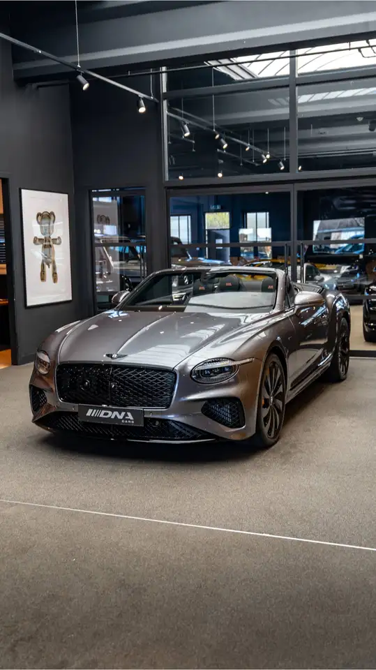 Bentley Continental GTC 2025 — фото 26