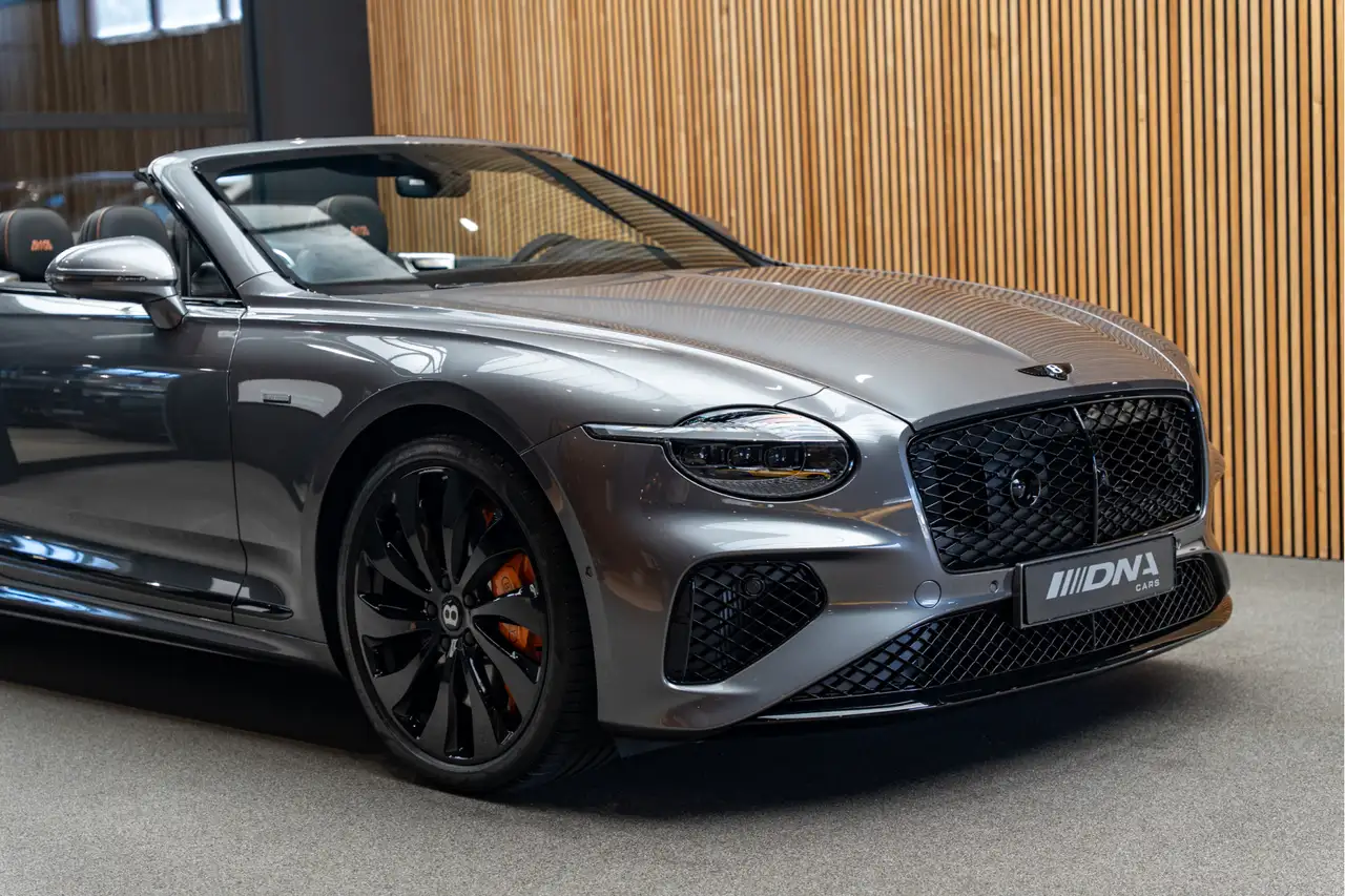 Bentley Continental GTC 2025 — фото 13