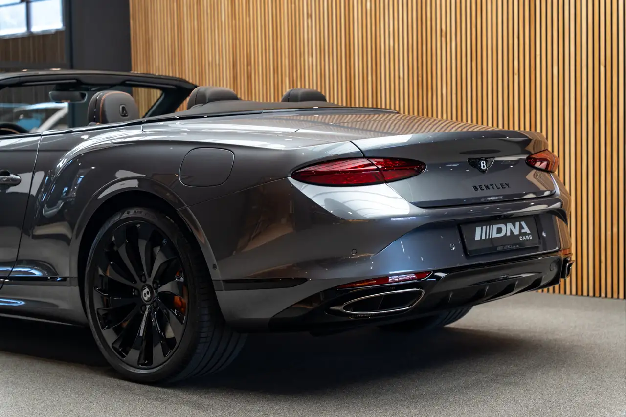 Bentley Continental GTC 2025 — фото 14