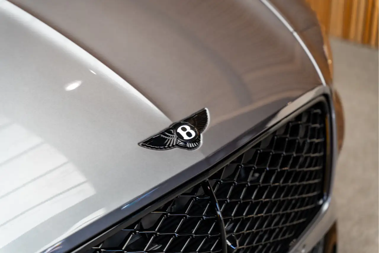 Bentley Continental GTC 2025 — фото 17
