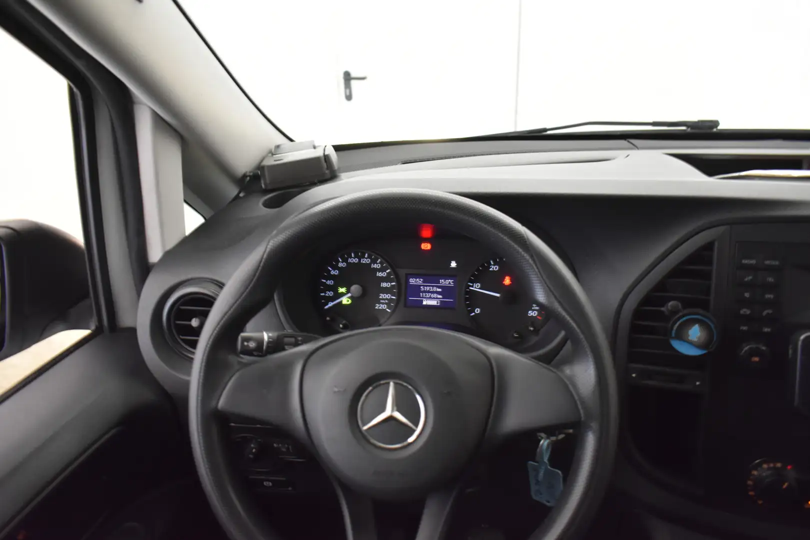 Mercedes-Benz Vito Tourer 109 BlueTEC Base Extra Lang 2+2+3 € 20500 E Weiß - 2