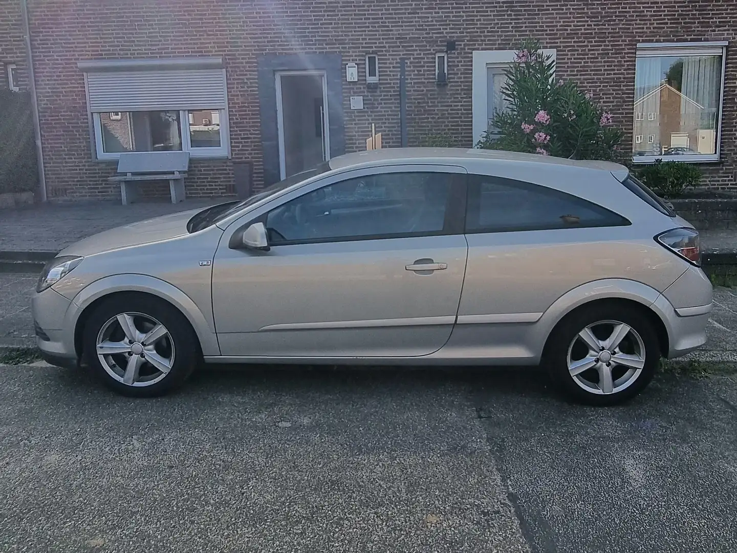 Opel Astra Astra GTC 1.4 Grijs - 2