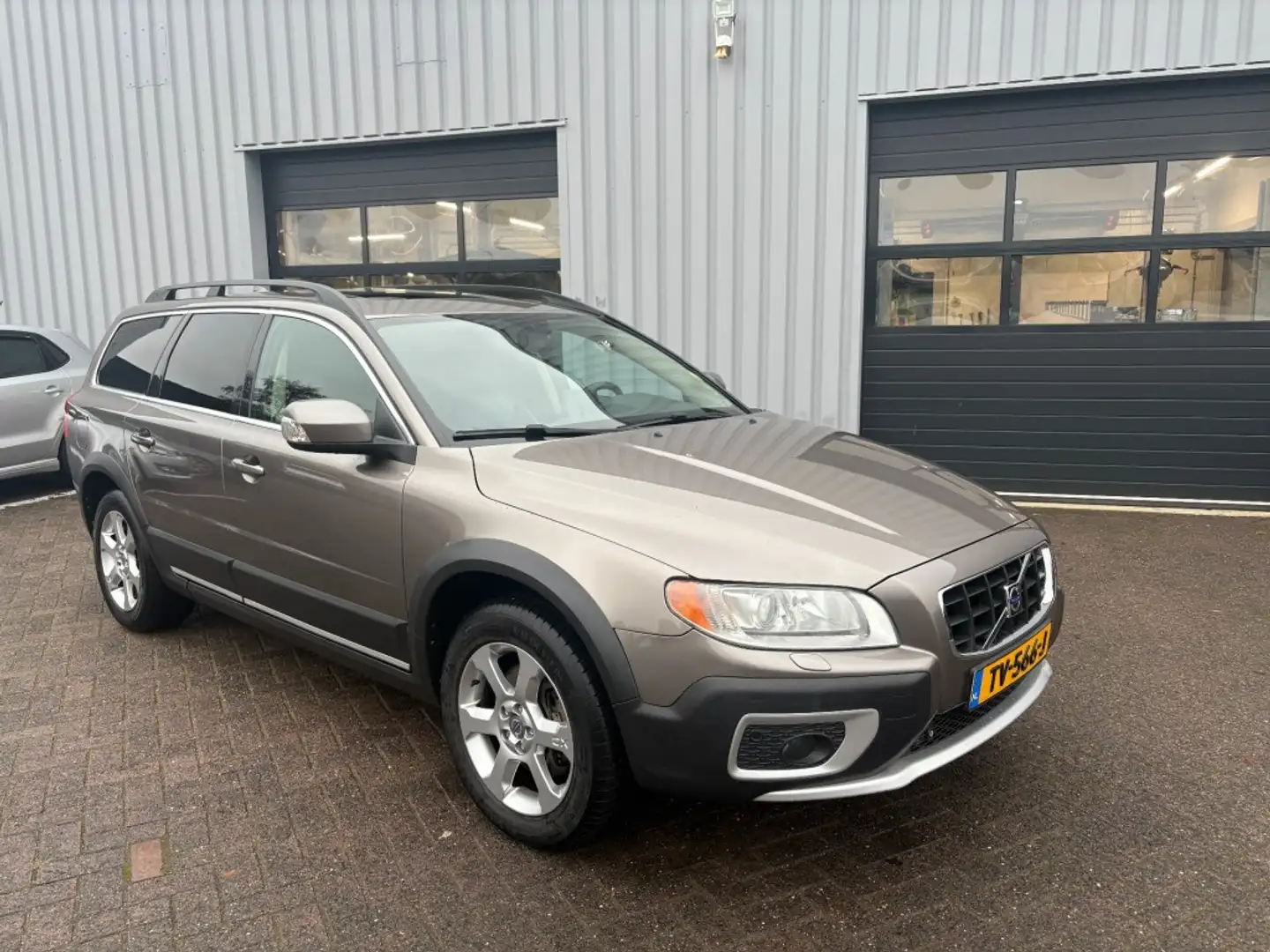Volvo XC70 2.4 D5 SUMMUM Gris - 2