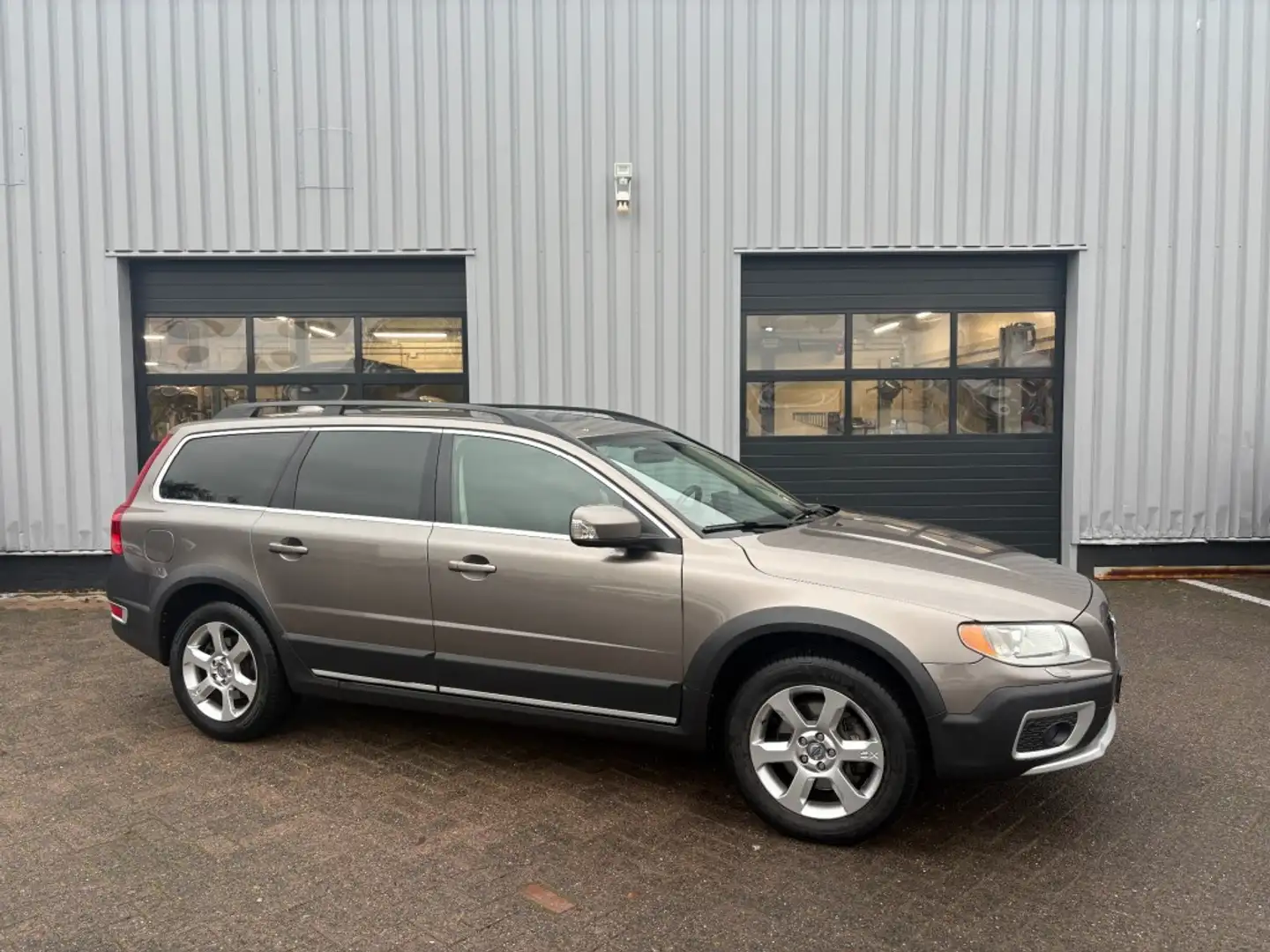 Volvo XC70 2.4 D5 SUMMUM Gris - 1