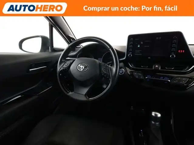 Toyota C-HR view 14