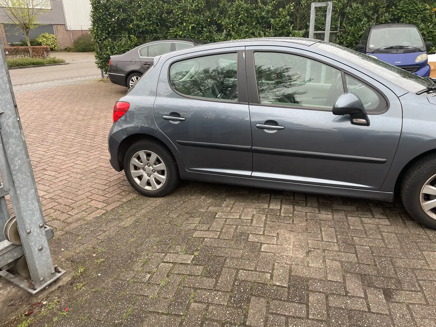 Peugeot 207 - 1