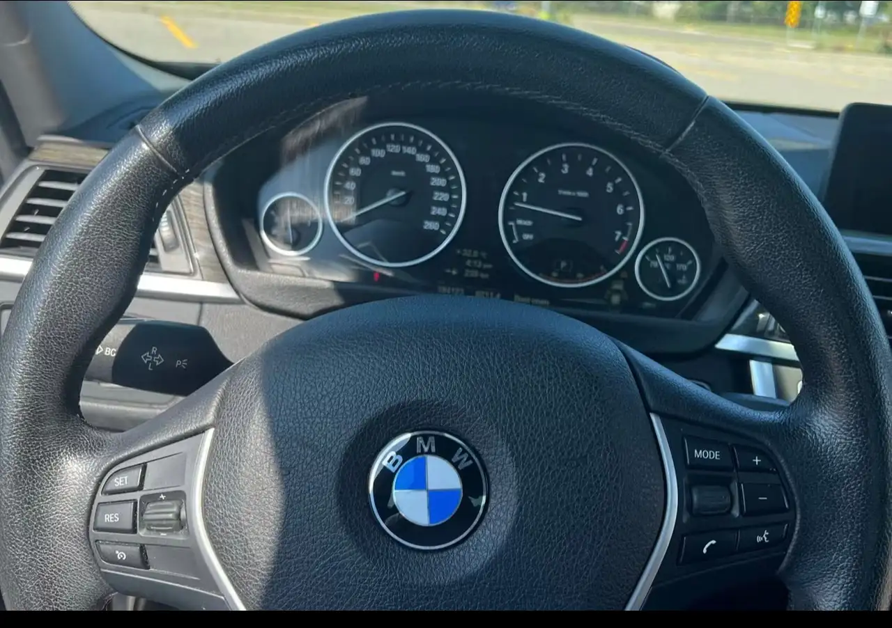 BMW 3 Series снимка BMW 3 Series