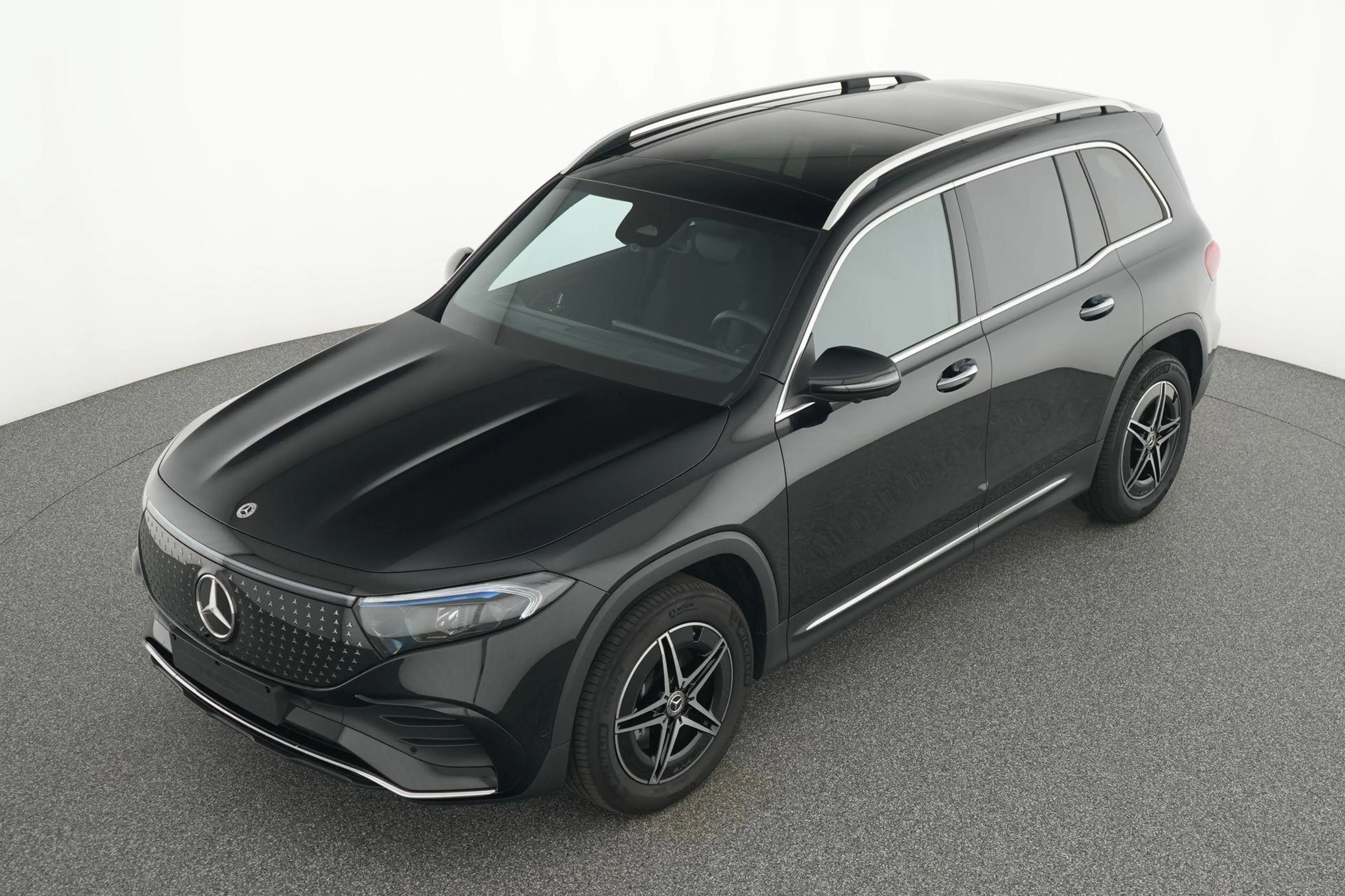Mercedes-Benz EQB 250 250+ AMG Line — photo 11