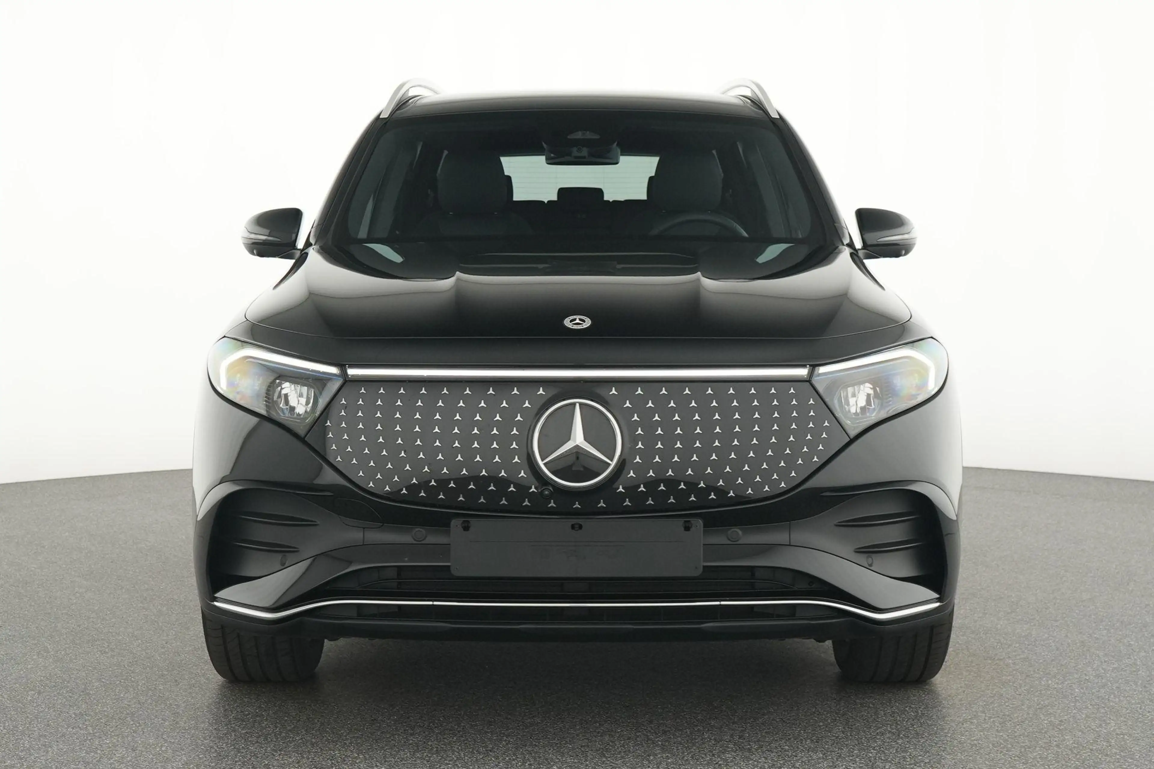Mercedes-Benz EQB 250 250+ AMG Line — photo 6