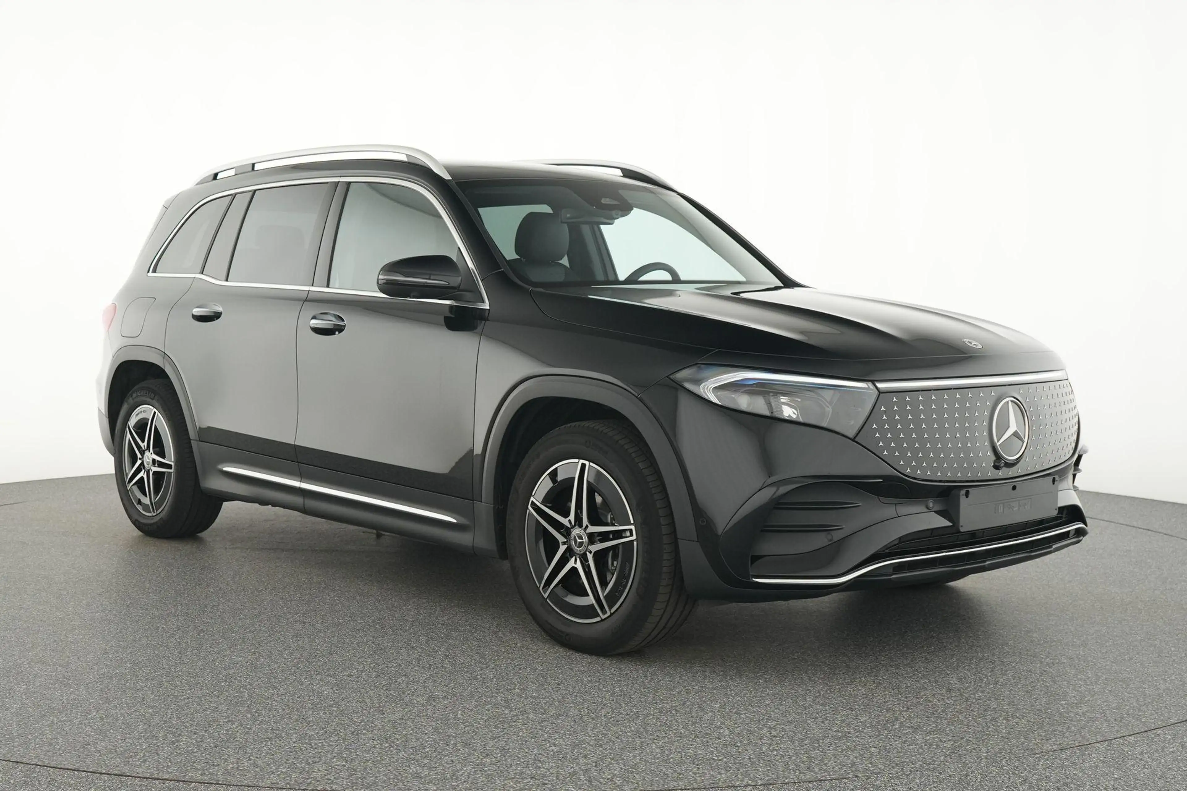 Mercedes-Benz EQB 250 250+ AMG Line — photo 2