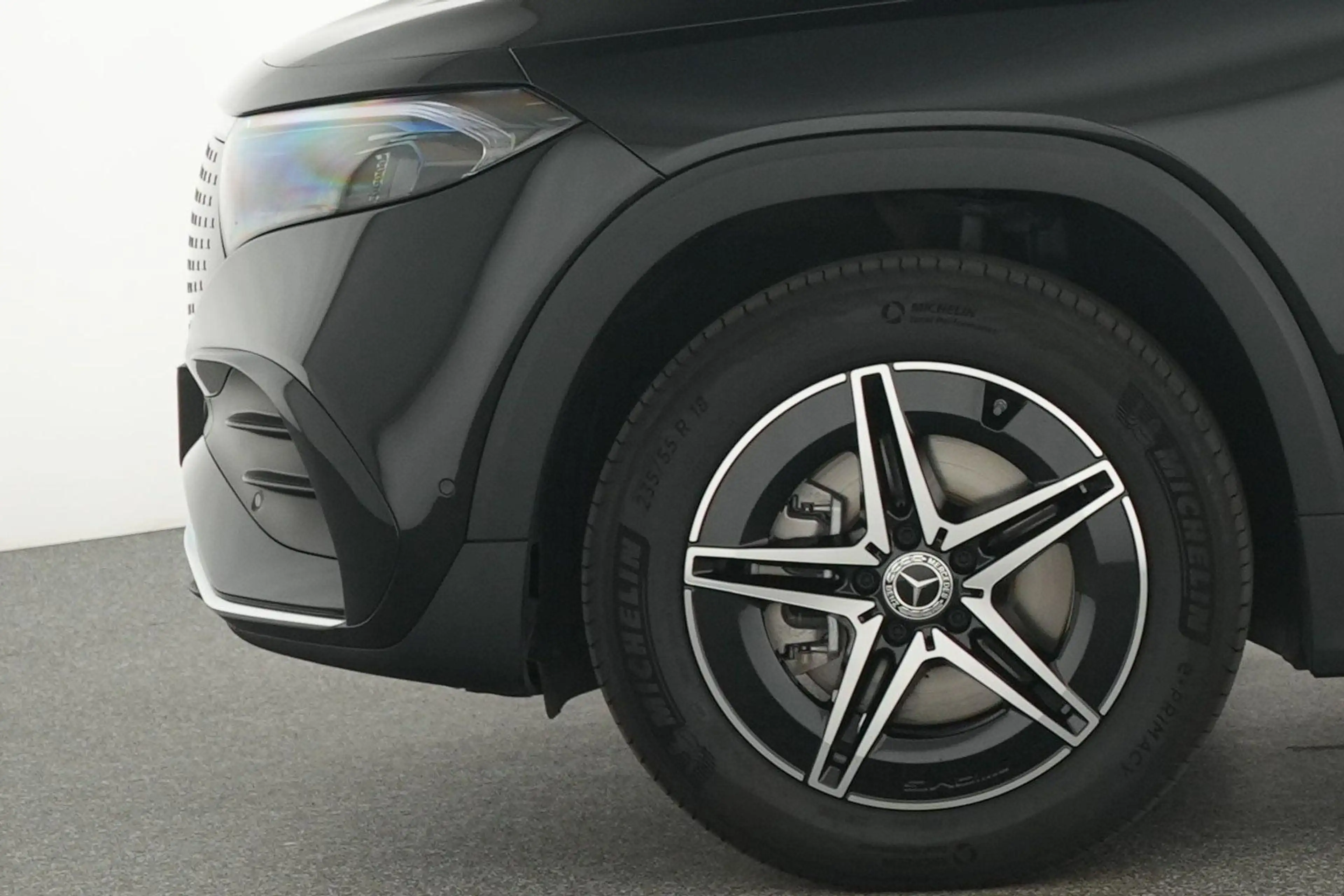 Mercedes-Benz EQB 250 250+ AMG Line — photo 5