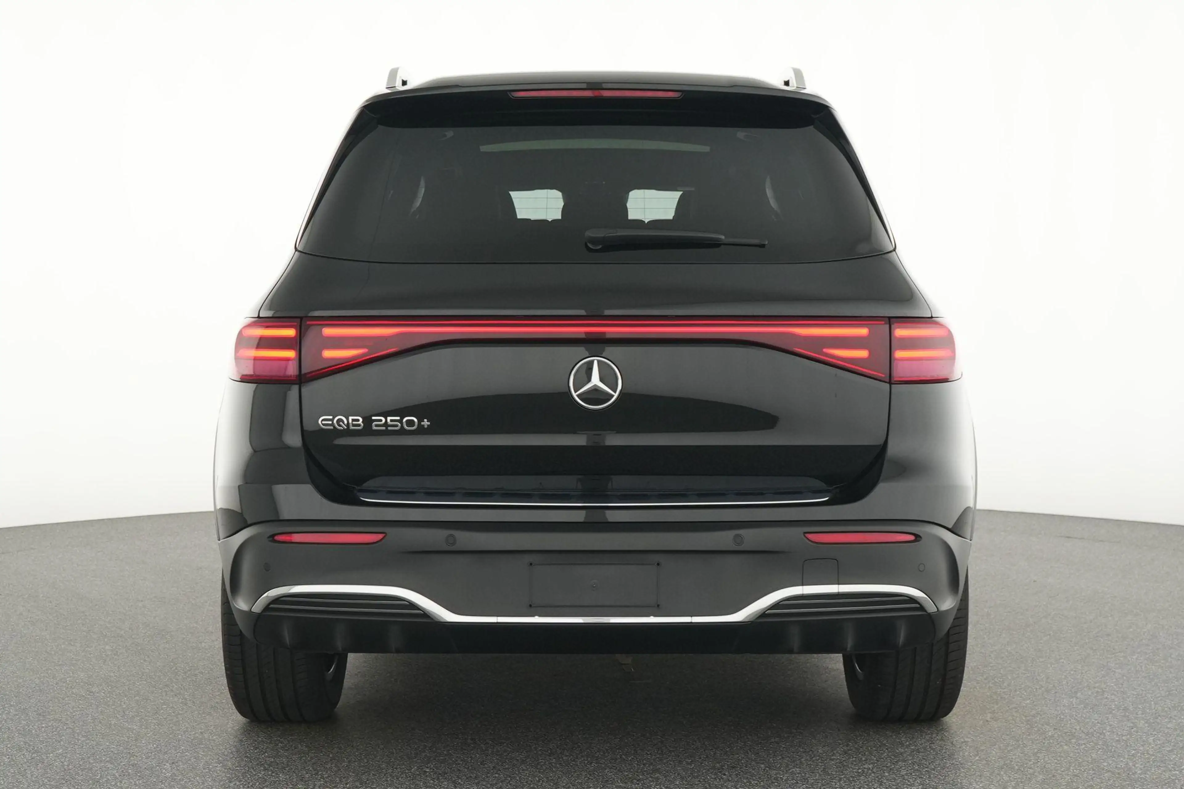 Mercedes-Benz EQB 250 250+ AMG Line — photo 7