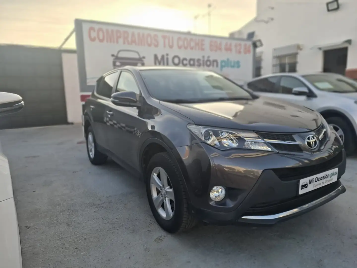 Toyota RAV 4 120D Advance 4x2 Gris - 2