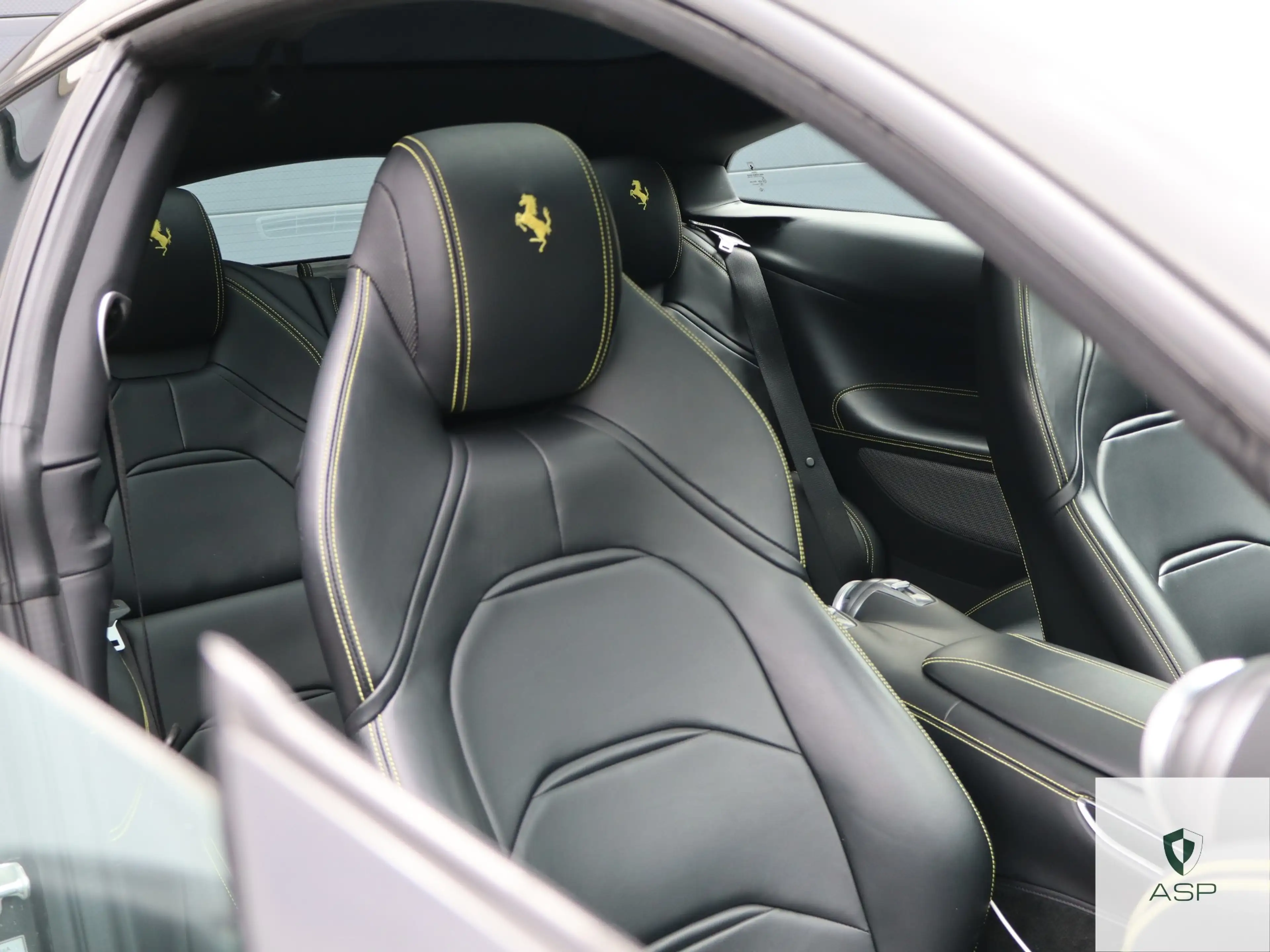 Ferrari GTC4 Lusso GTC4 Lusso T 3.9 Turbo V8 F1 | Lift | Carbon | Full Service | — photo 12