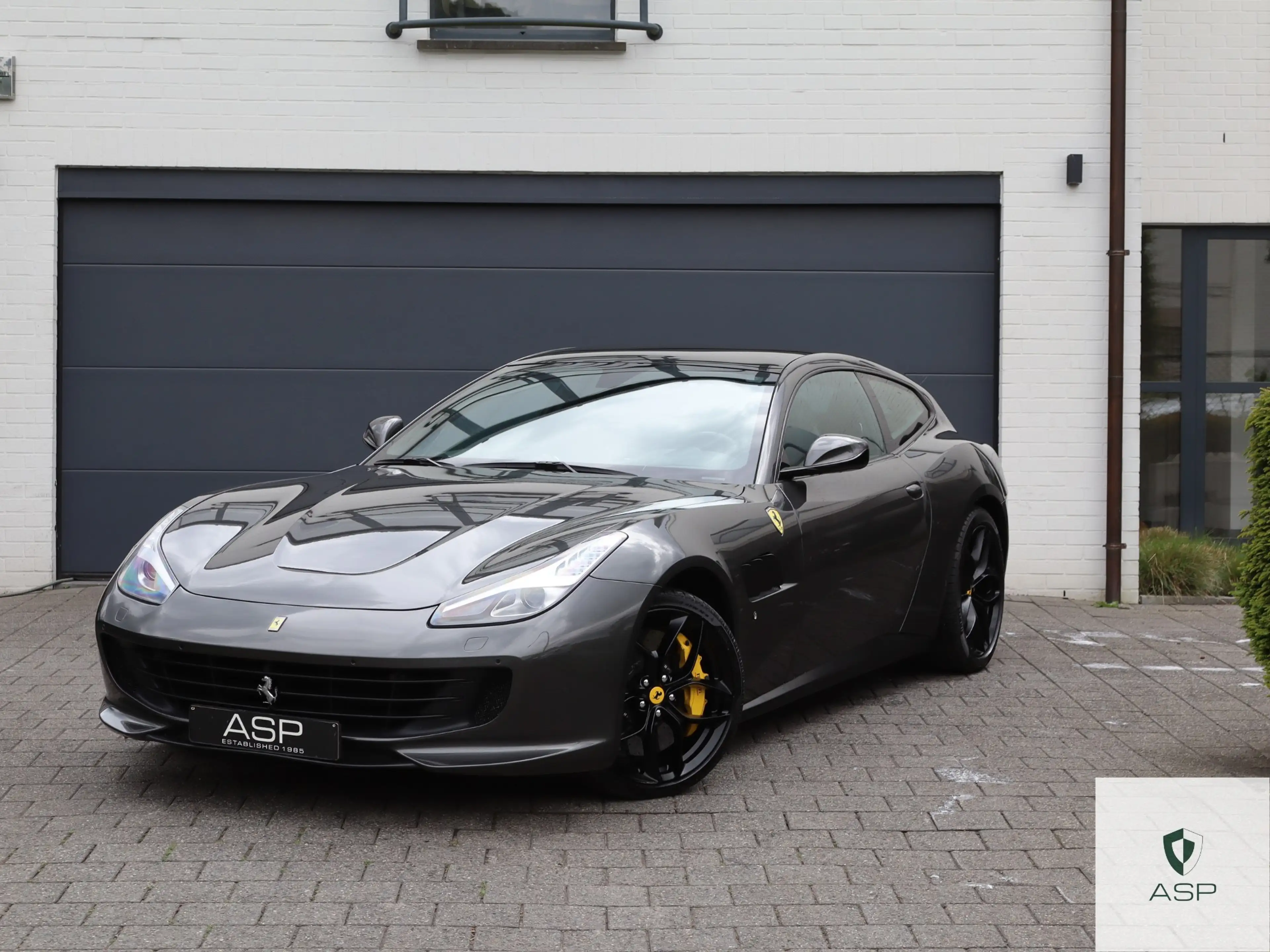 Ferrari GTC4 Lusso GTC4 Lusso T 3.9 Turbo V8 F1 | Lift | Carbon | Full Service | — photo 4