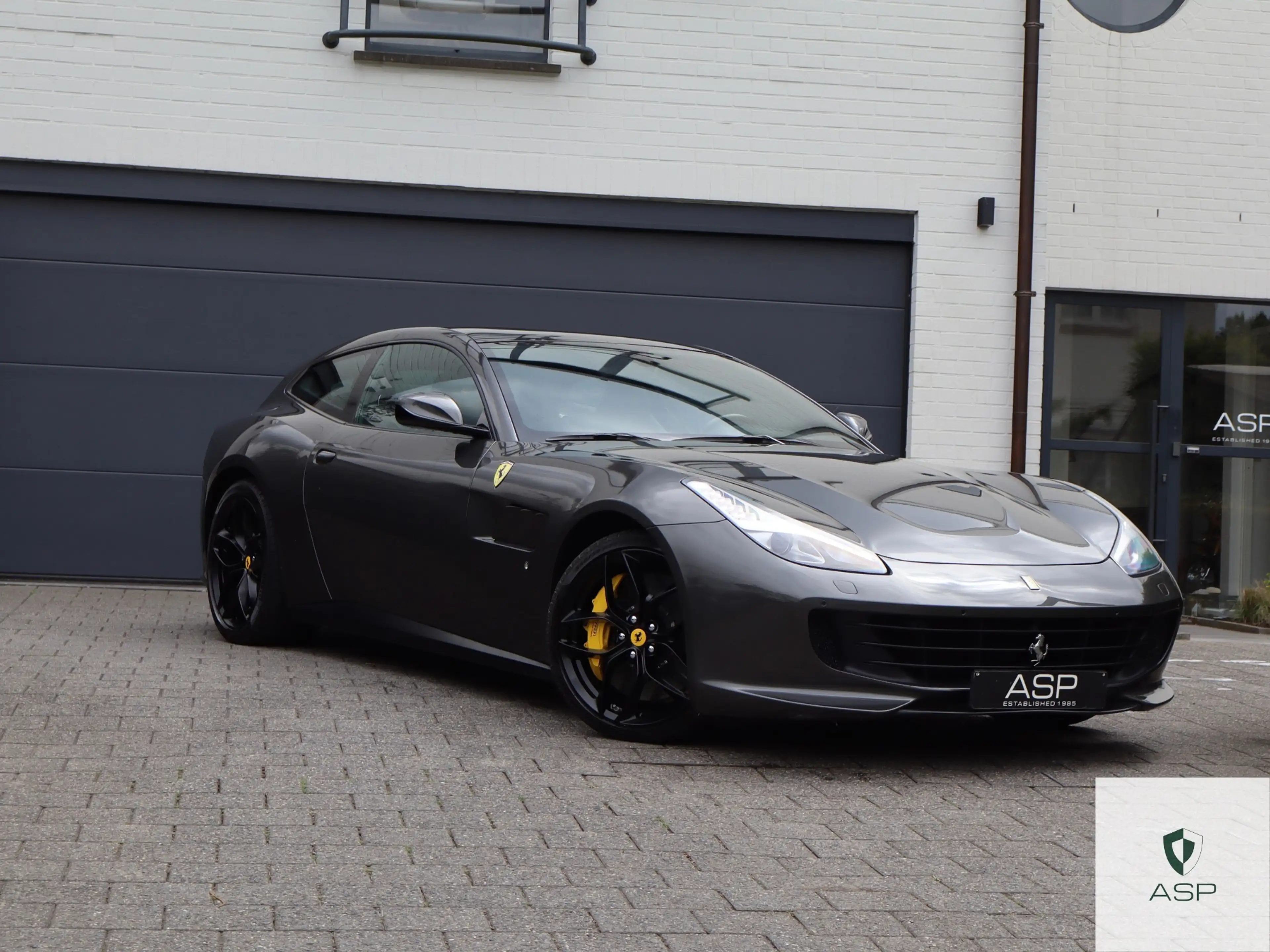 Ferrari GTC4 Lusso GTC4 Lusso T 3.9 Turbo V8 F1 | Lift | Carbon | Full Service | — photo 2