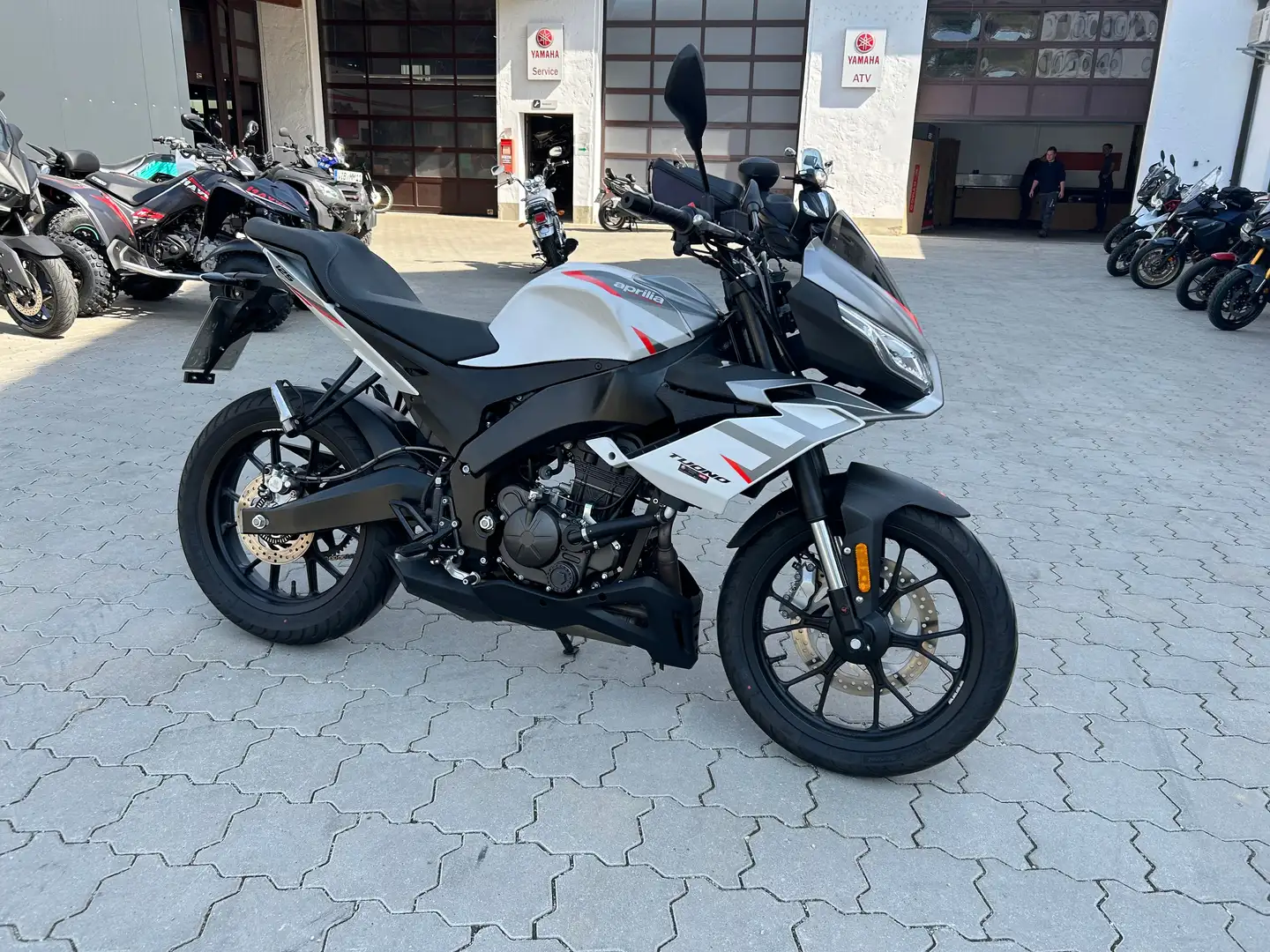 Aprilia Tuono 125 Wit - 1