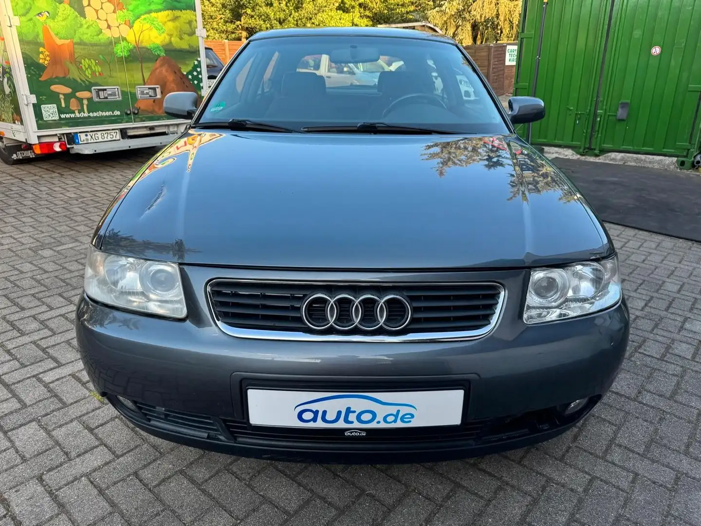 Audi A3 1.8 Ambiente | PDC | SHZ | AUTOMATIK Grau - 2