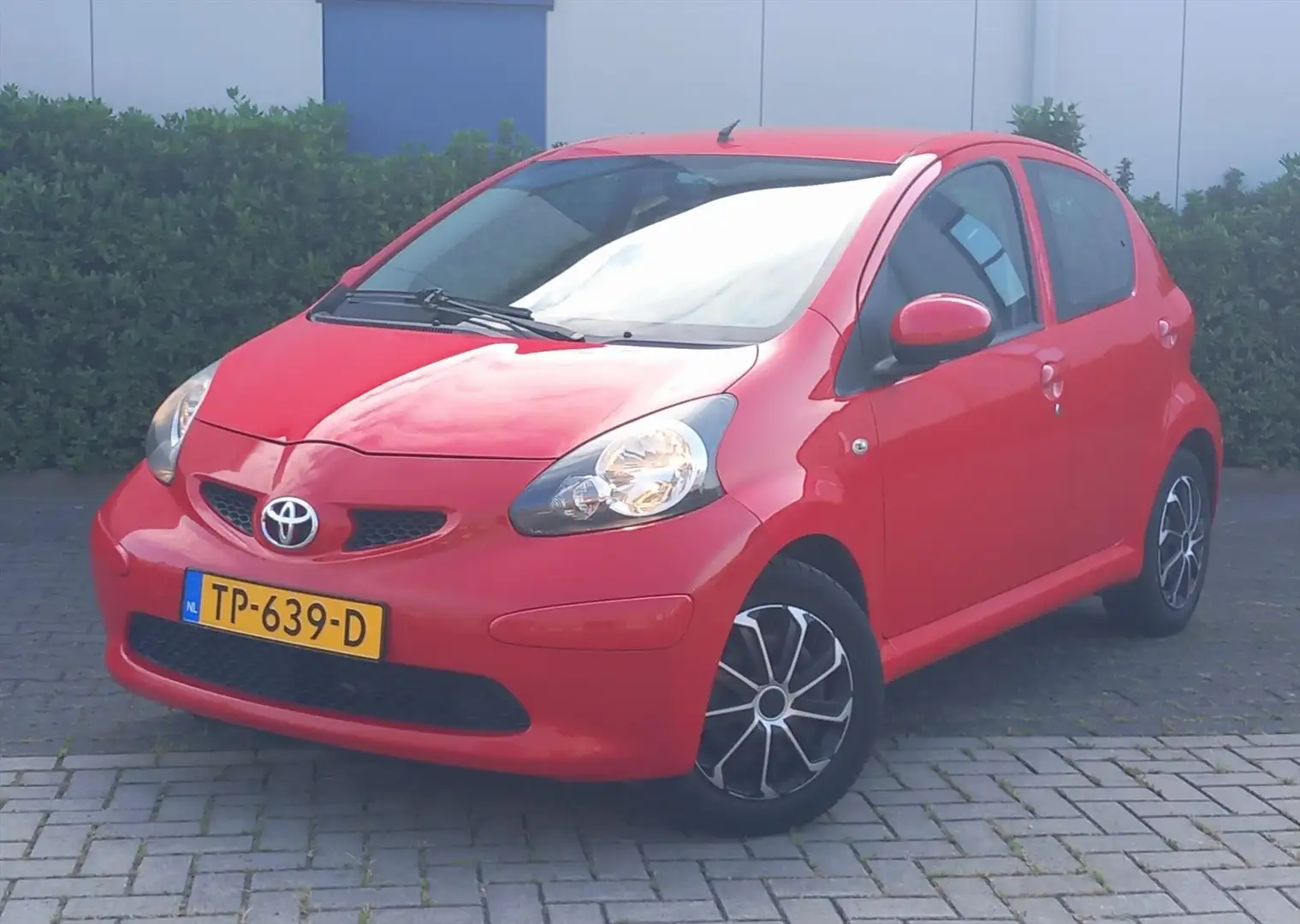 Toyota Aygo 1.0 12V VVT-I 5DRS Sport Airco Red - 1
