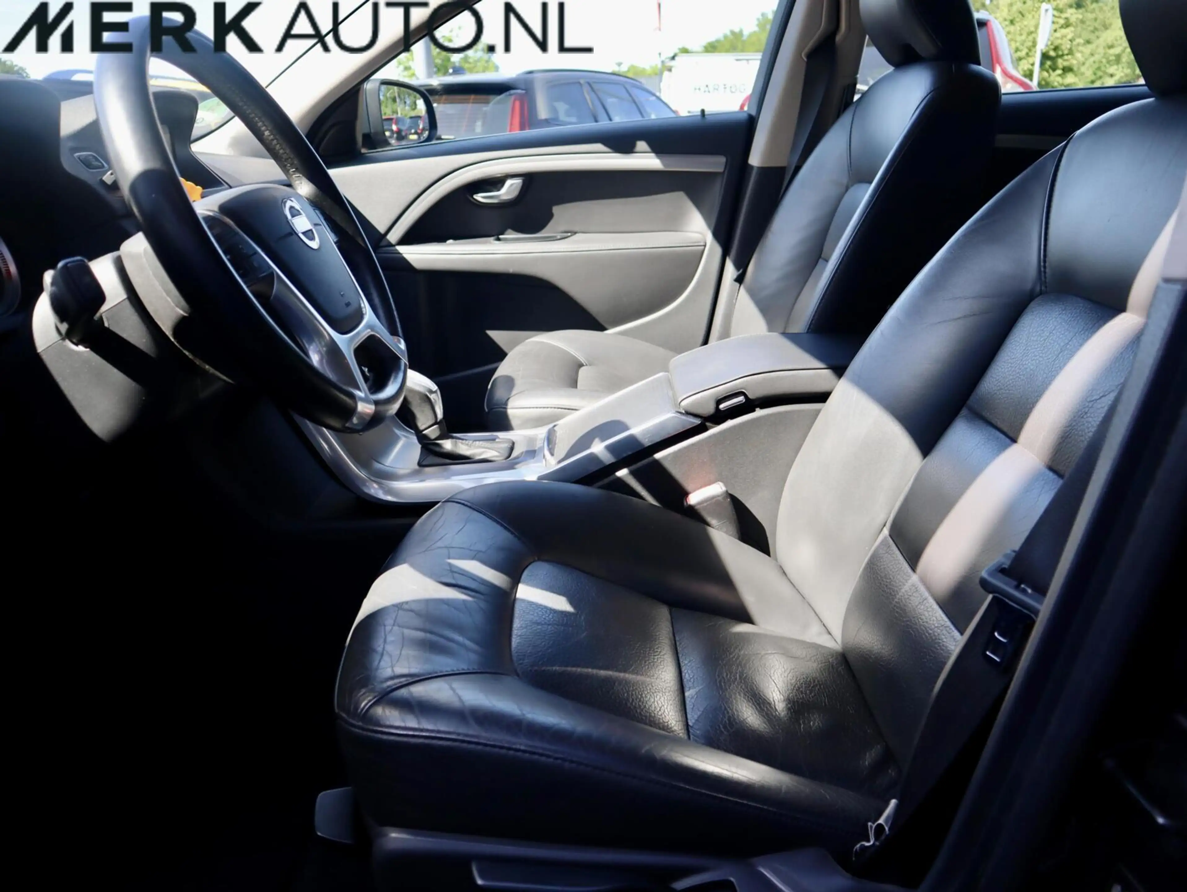 Volvo V70 T4 Limited Edition Automaat, Leder,Stoelverwarming — photo 4