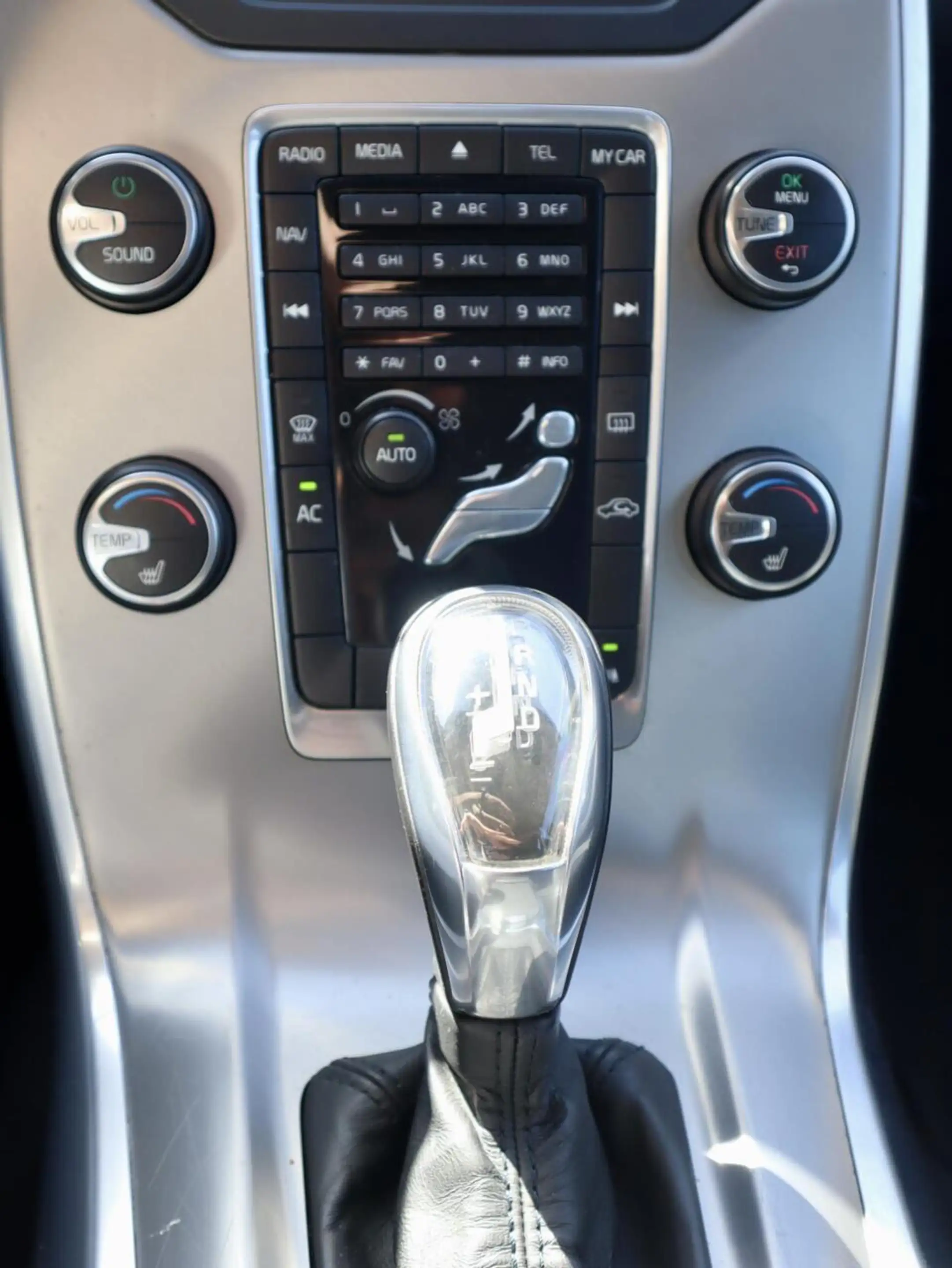 Volvo V70 T4 Limited Edition Automaat, Leder,Stoelverwarming — photo 11