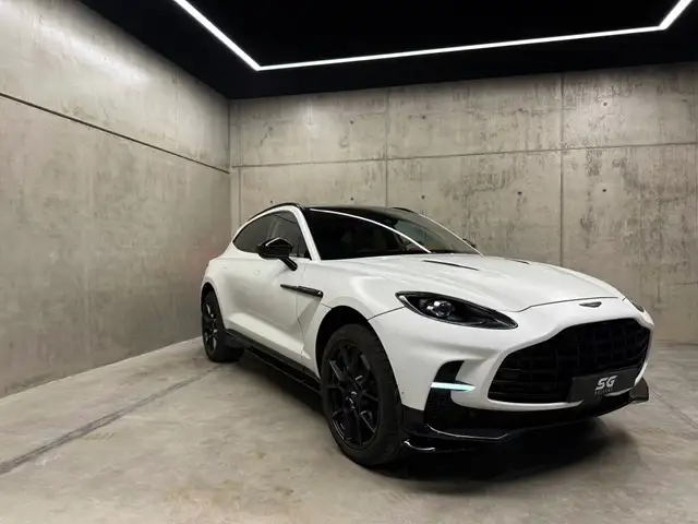 Aston Martin DBX 707