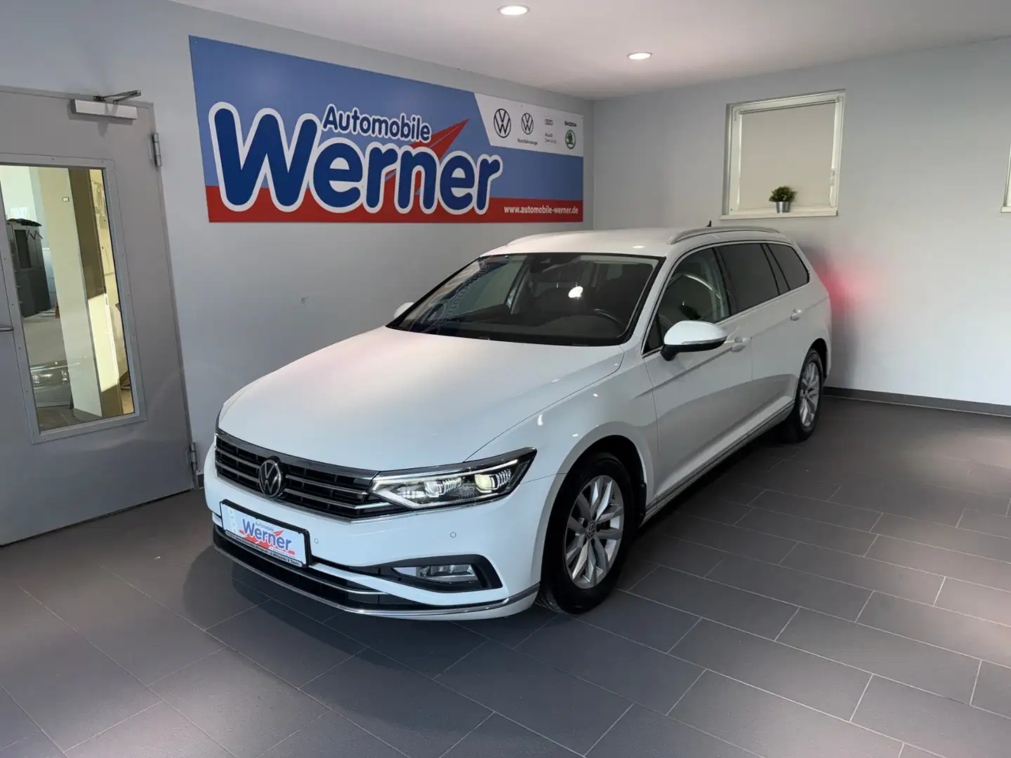 Volkswagen Passat Variant Elegance 2.0TDI MatrixLED AHK Navi ACC RKamera Wit - 2