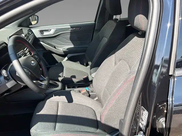 Ford Focus view 9