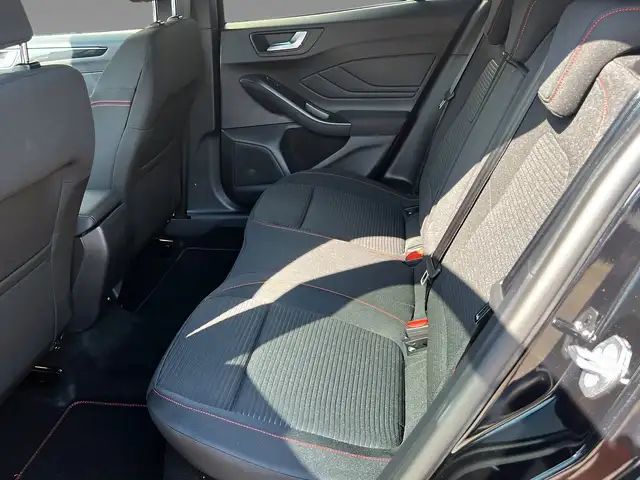 Ford Focus view 10