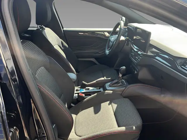 Ford Focus view 12