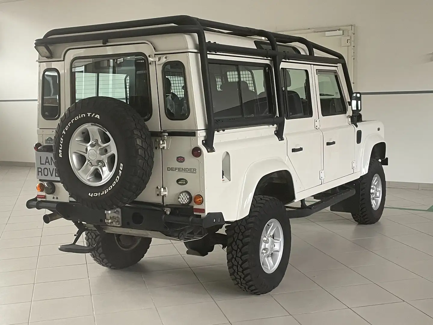 Land Rover Defender 110 2.4TD SE SW 7 Posti Autovettura Weiß - 2