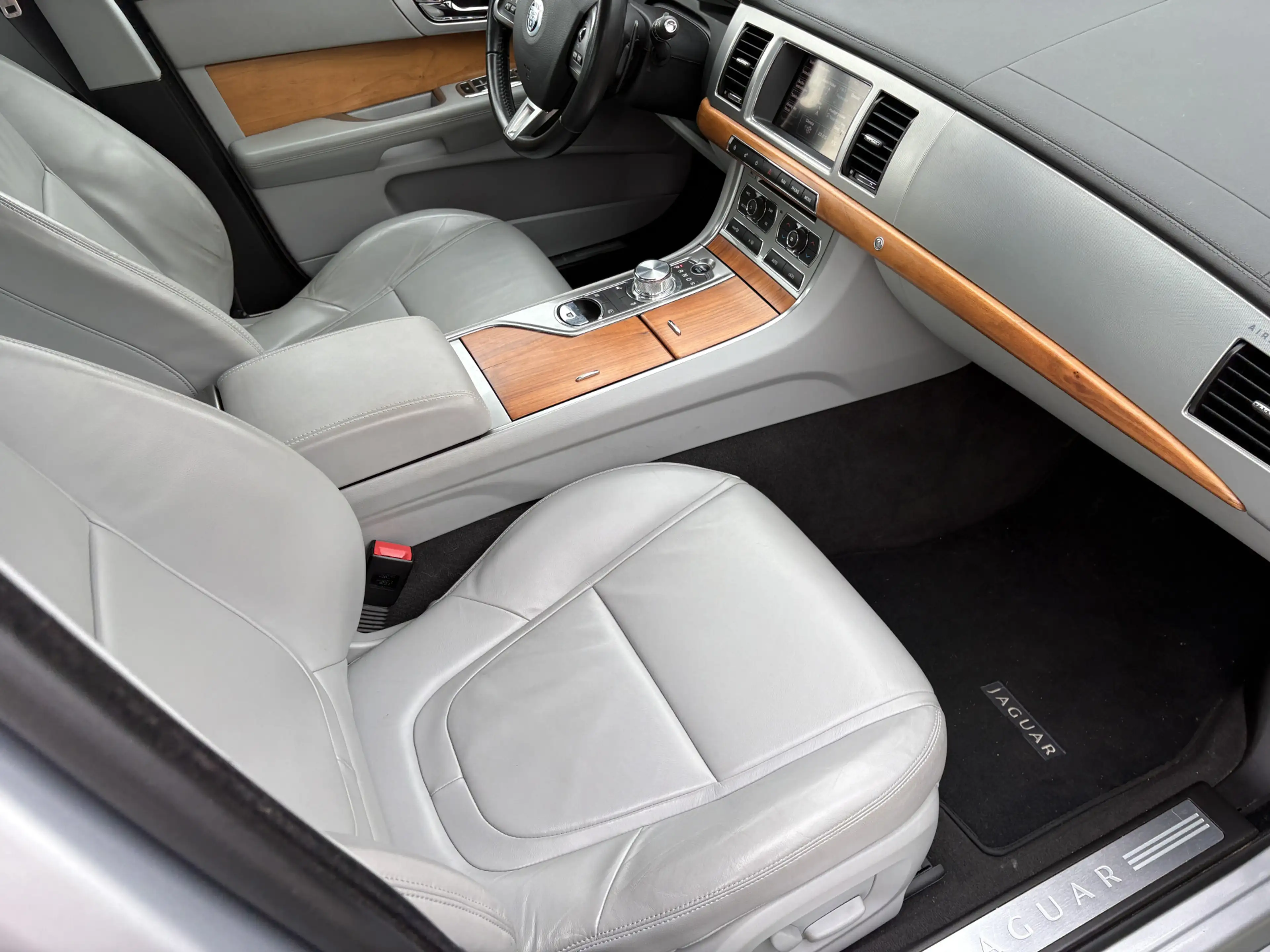 Jaguar XF 3.0D S Premium Business Edition / AUTOMAAT / NAVI — photo 20
