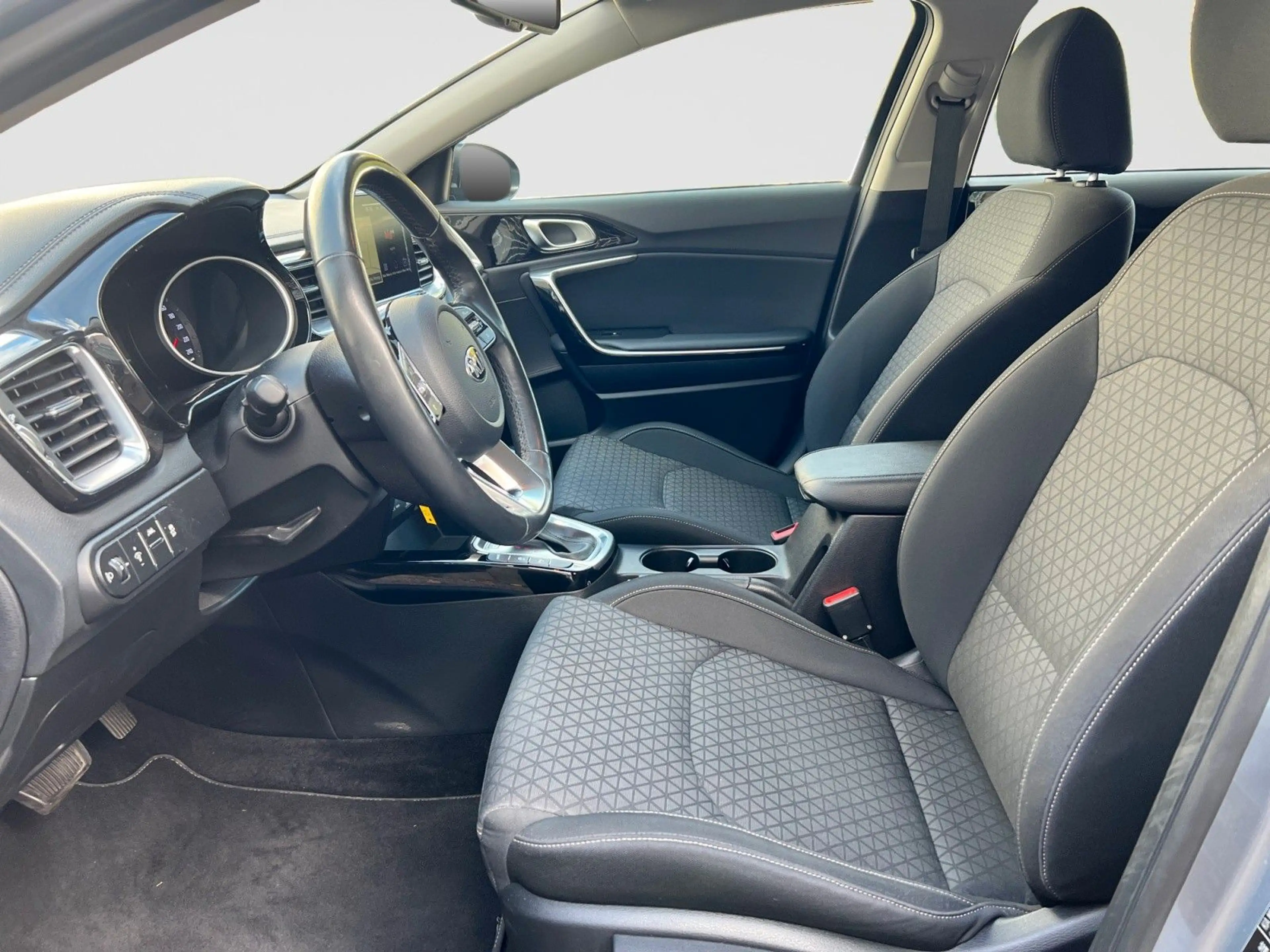 Kia Ceed / cee'd — photo 9