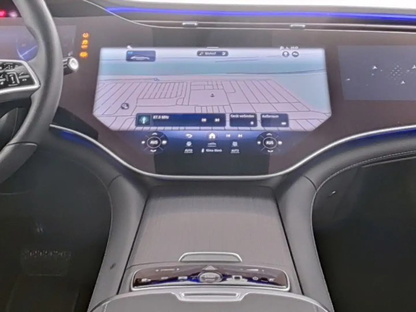 Mercedes-Benz EQE 300 Hyper+Premium+Pano+Head up+Winter+Distro Schwarz - 2