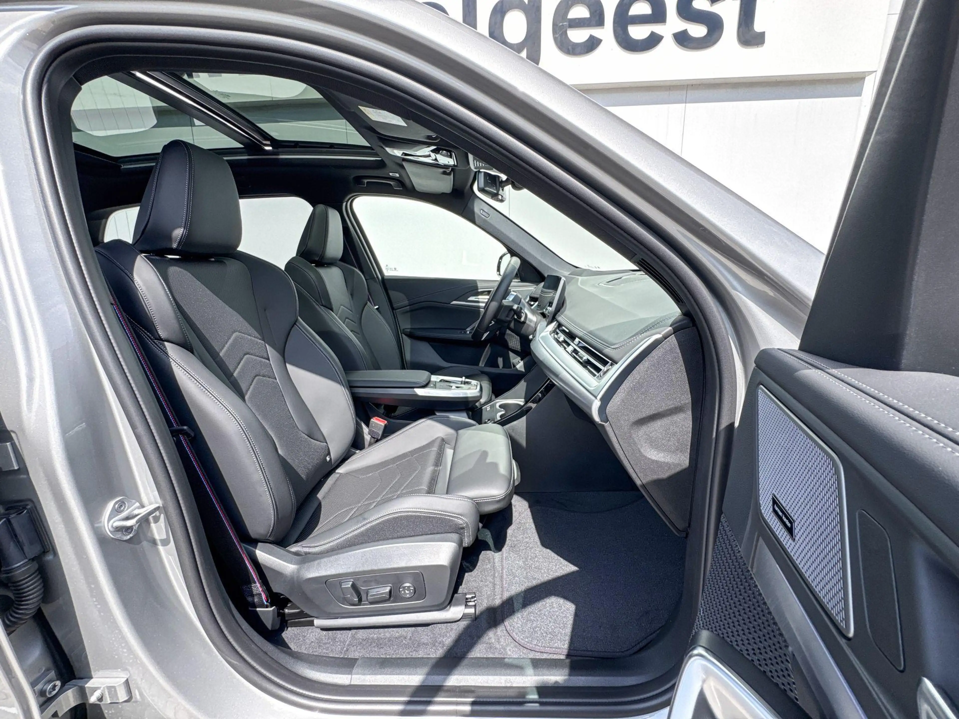 BMW iX1 eDrive20 | 67 kWh |  M Sport | Trekhaak — photo 6