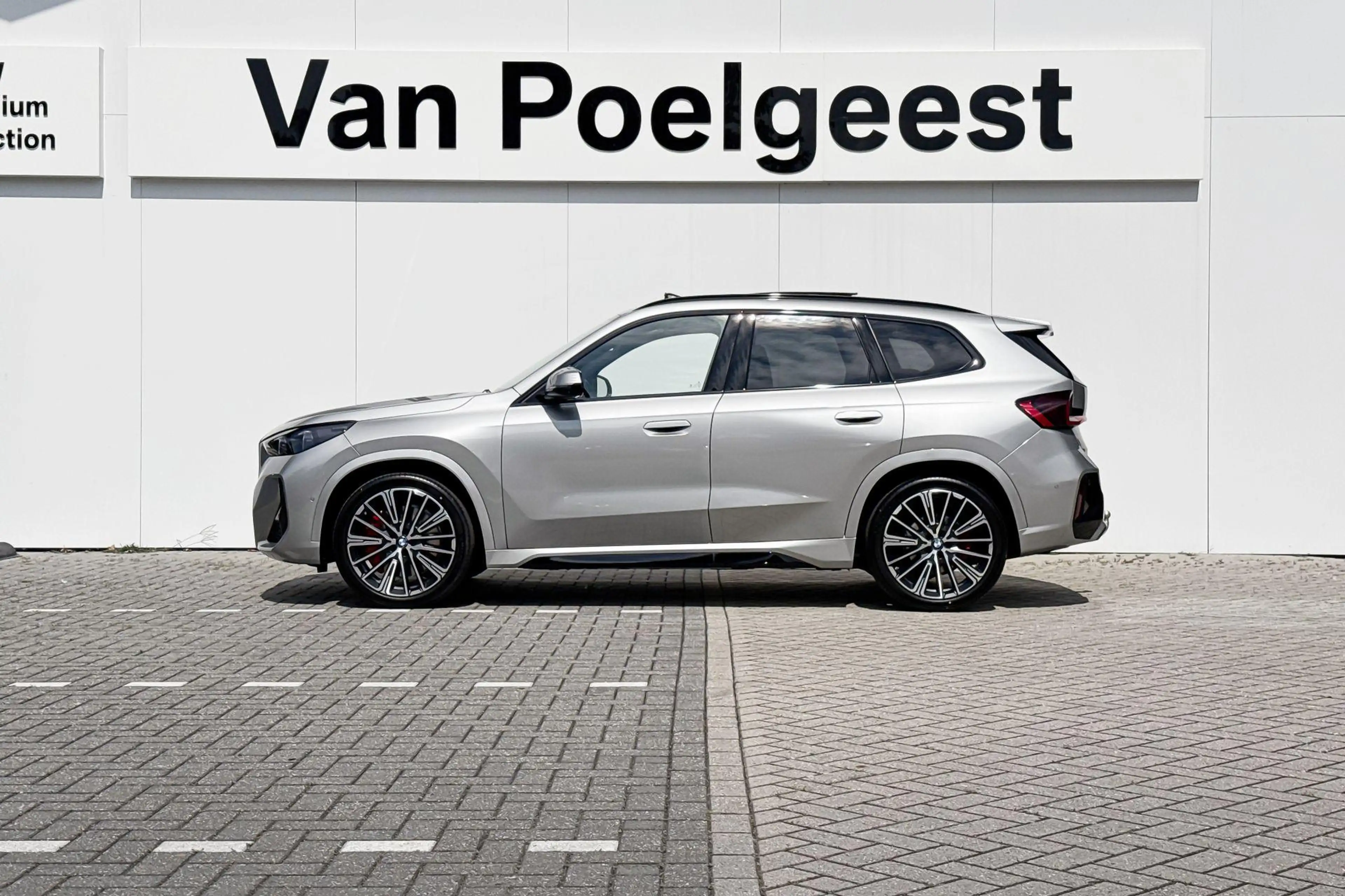 BMW iX1 eDrive20 | 67 kWh |  M Sport | Trekhaak — photo 2