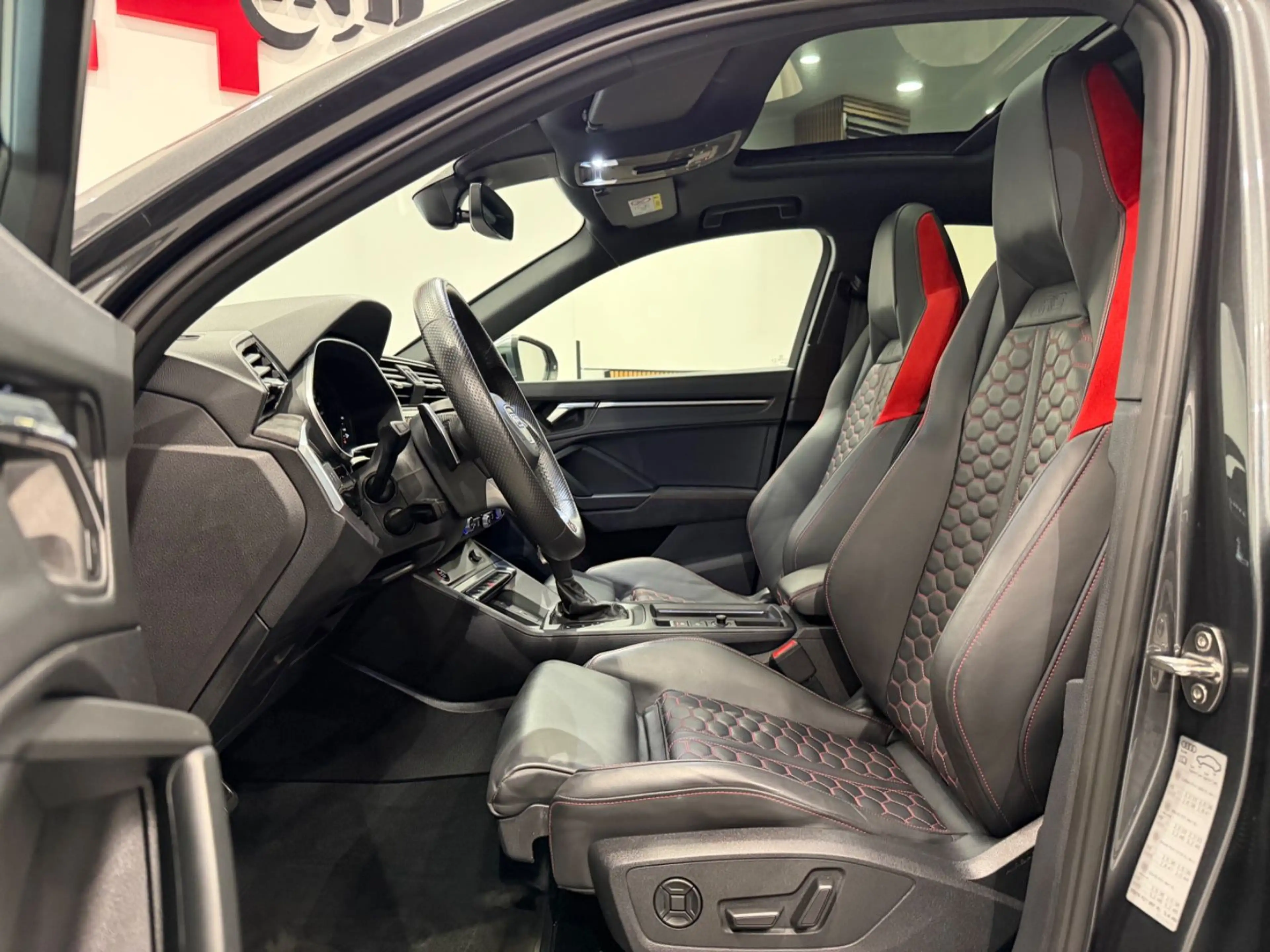 Audi RS Q3 Sportback 2.5 TFSI quattro PANO *RS-ABGAS* — photo 15