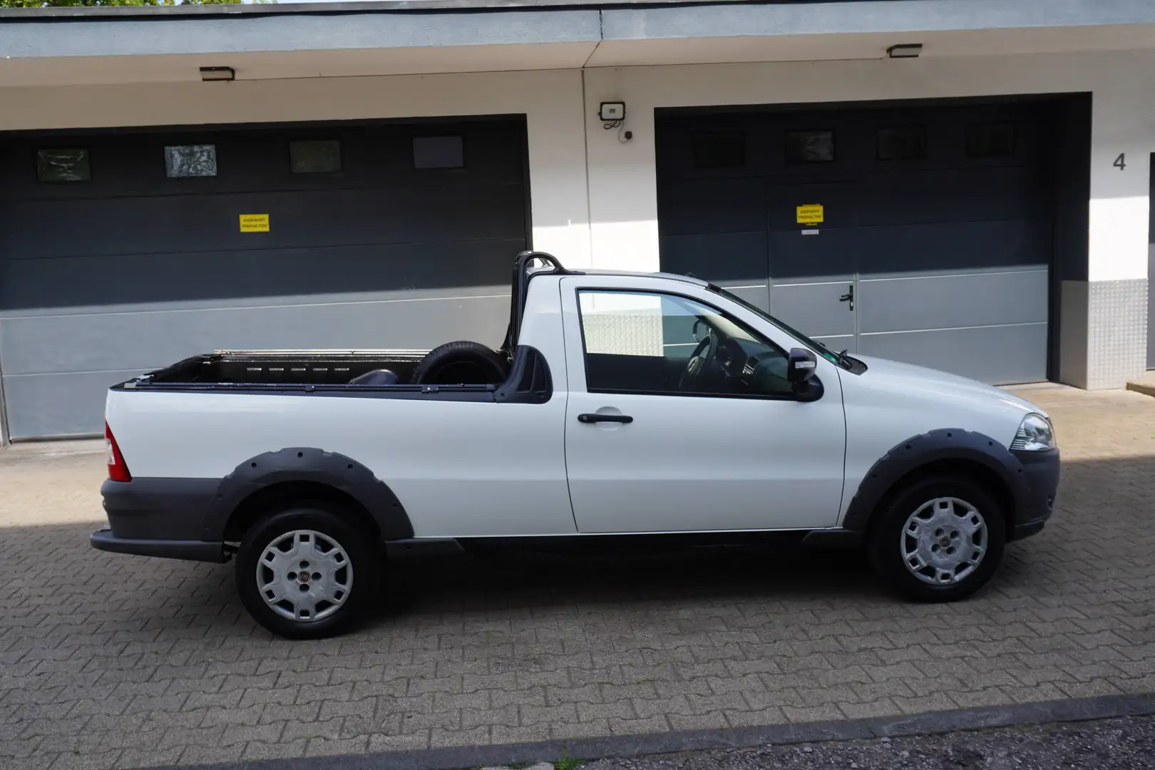 Fiat Strada 1.3 M-Jet  Working Kurze Kabine AHK+SERVO+ZV+1Hd+Org107Tkm Weiß - 2